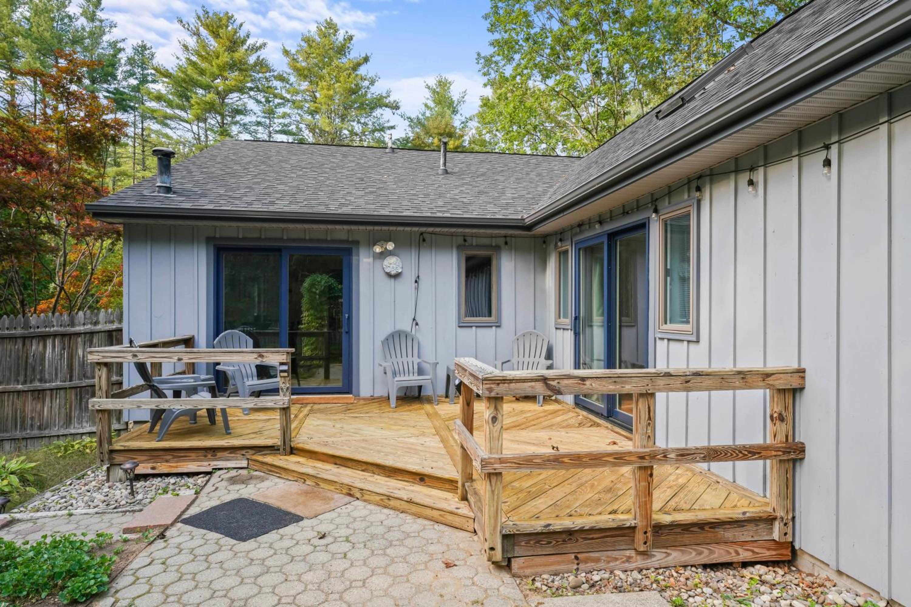 8 Mi to Saratoga Race Course Quiet Family Home