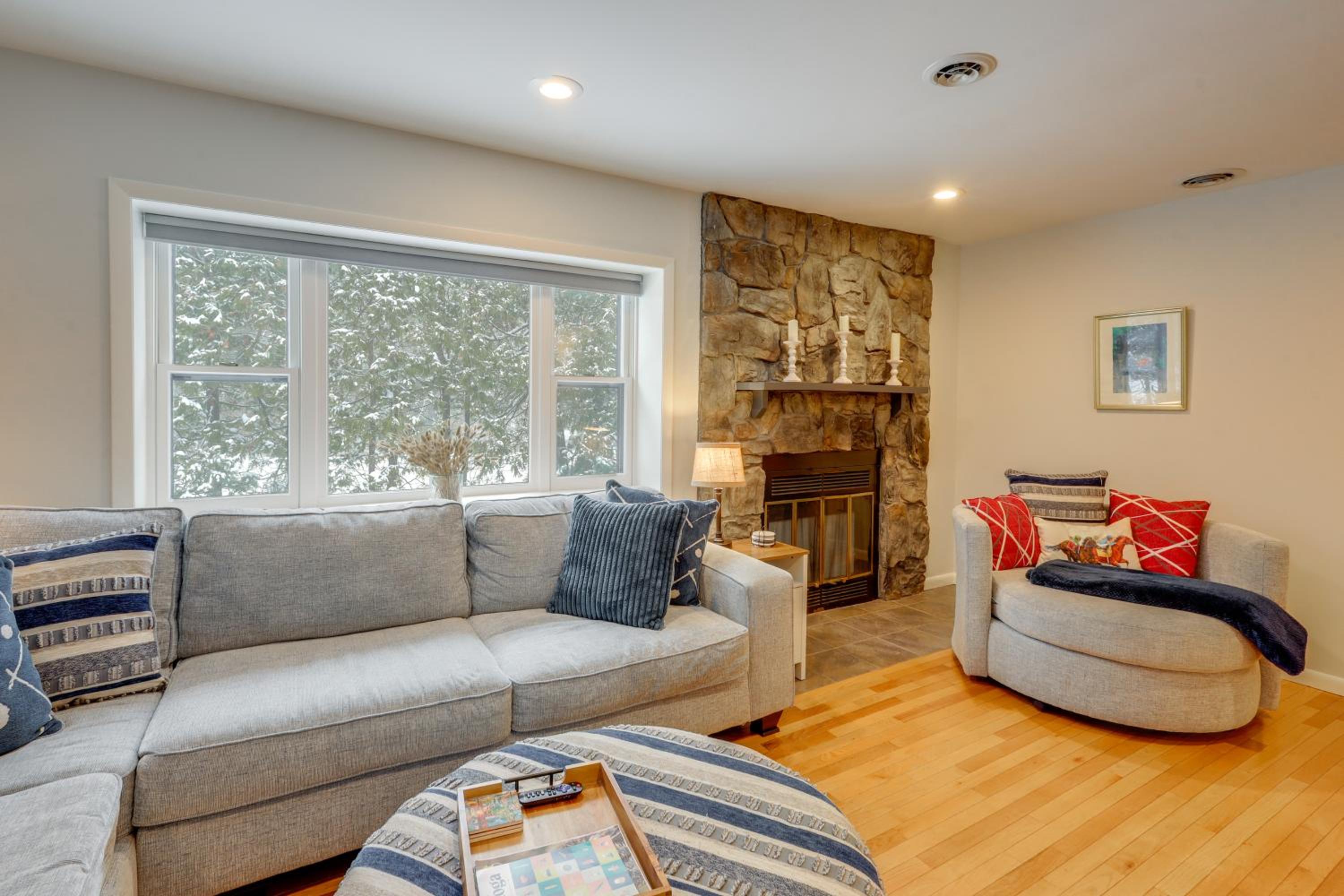 8 Mi to Saratoga Race Course Quiet Family Home
