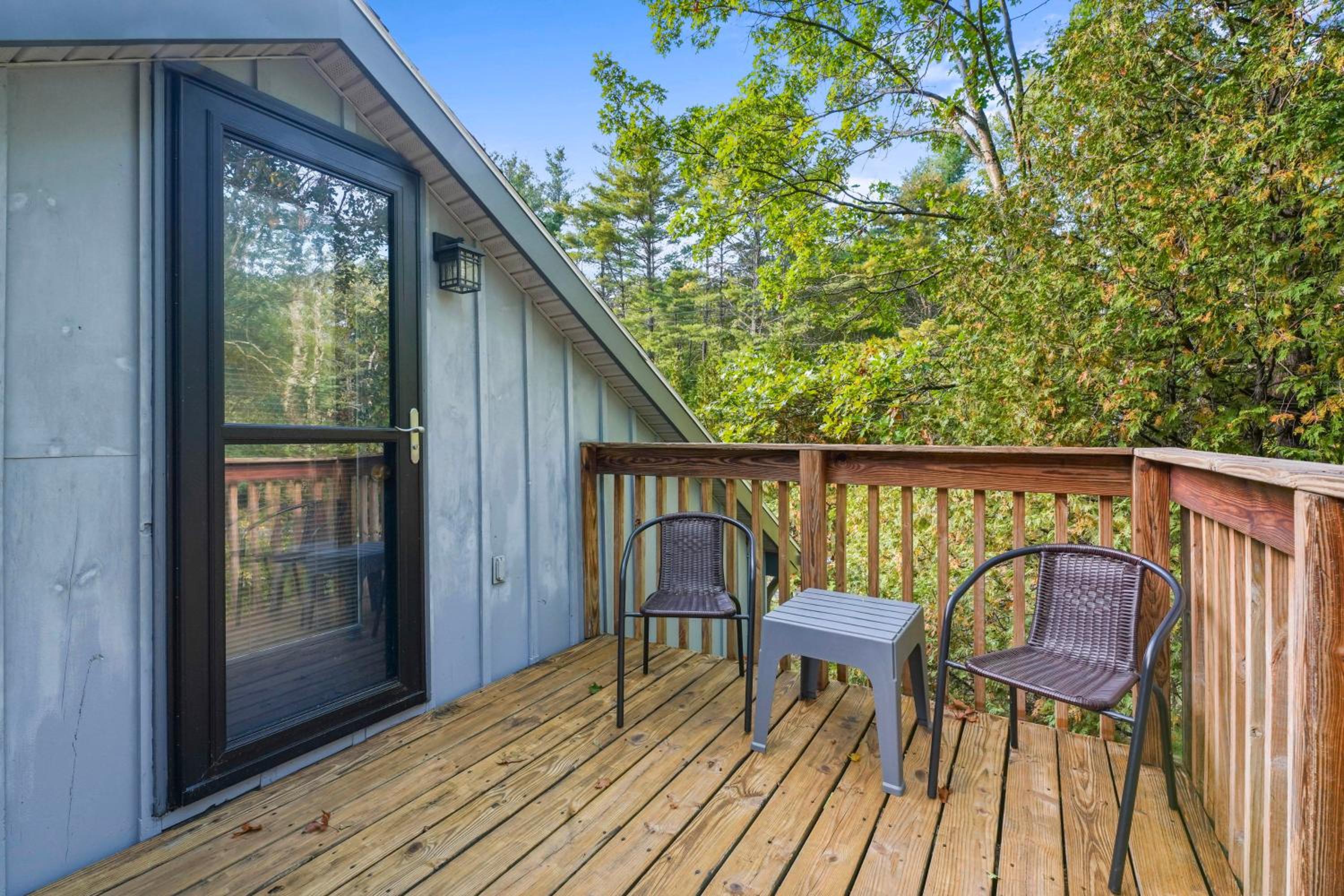 8 Mi to Saratoga Race Course Quiet Family Home