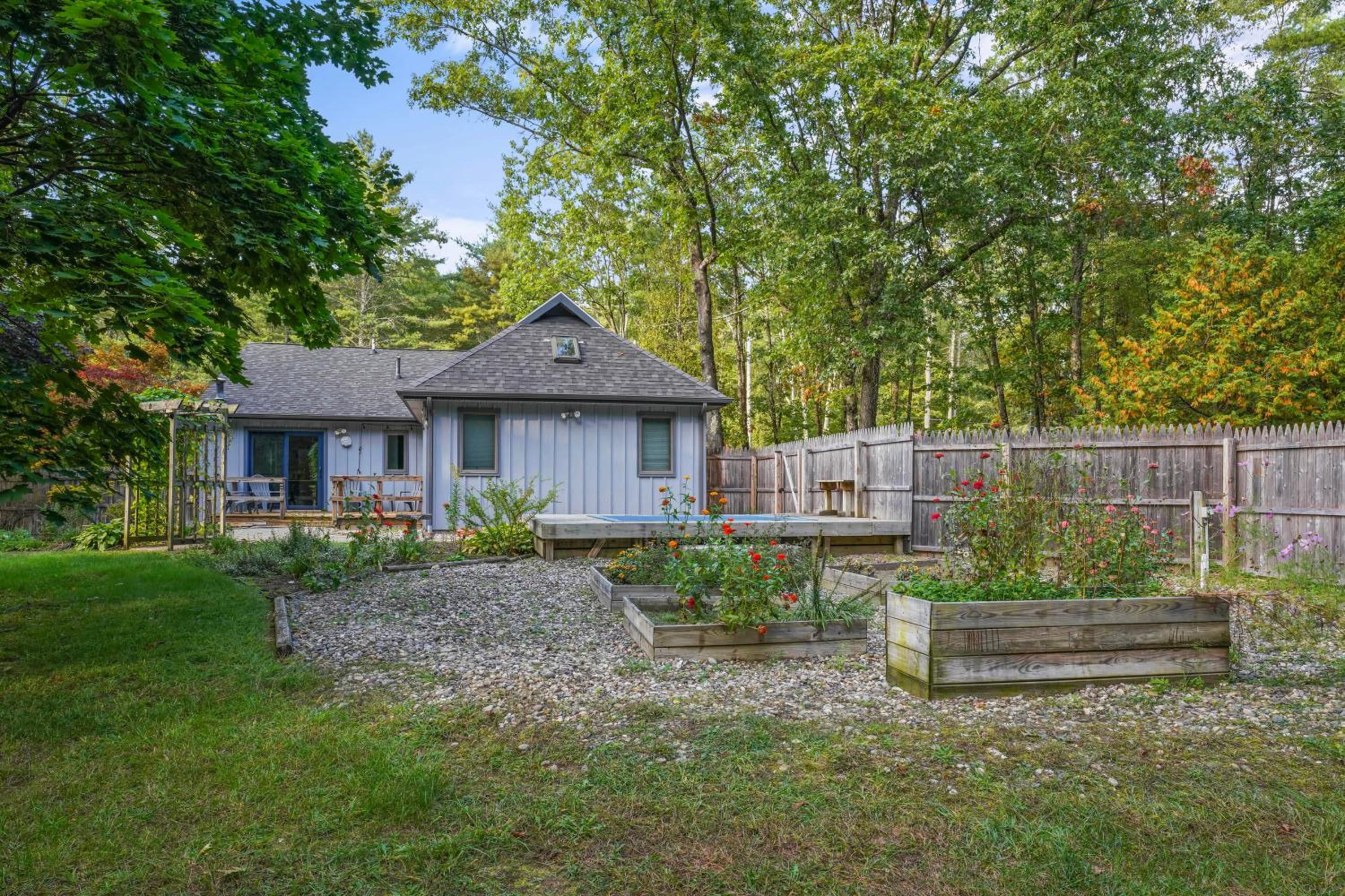 8 Mi to Saratoga Race Course Quiet Family Home