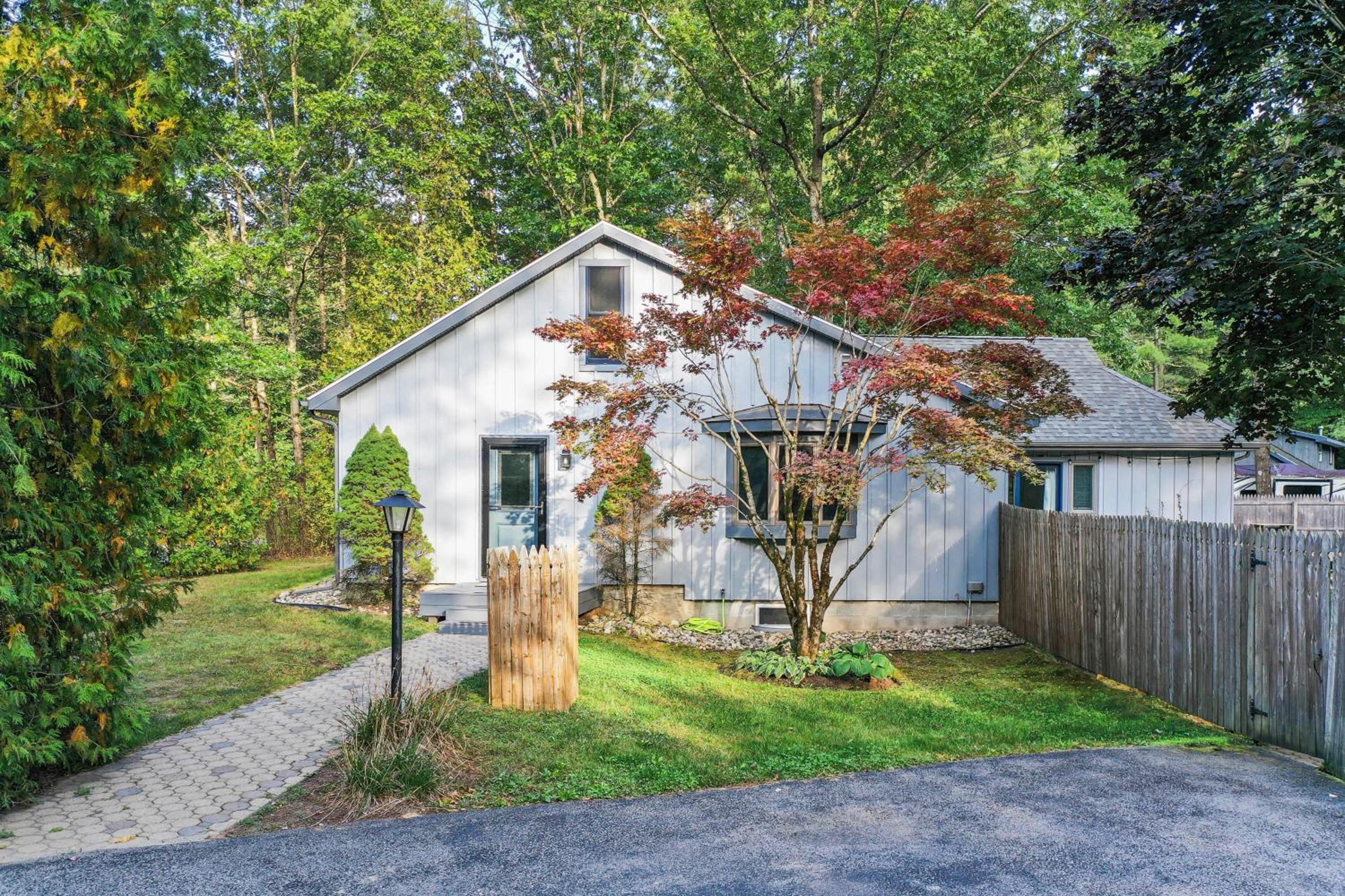 8 Mi to Saratoga Race Course Quiet Family Home