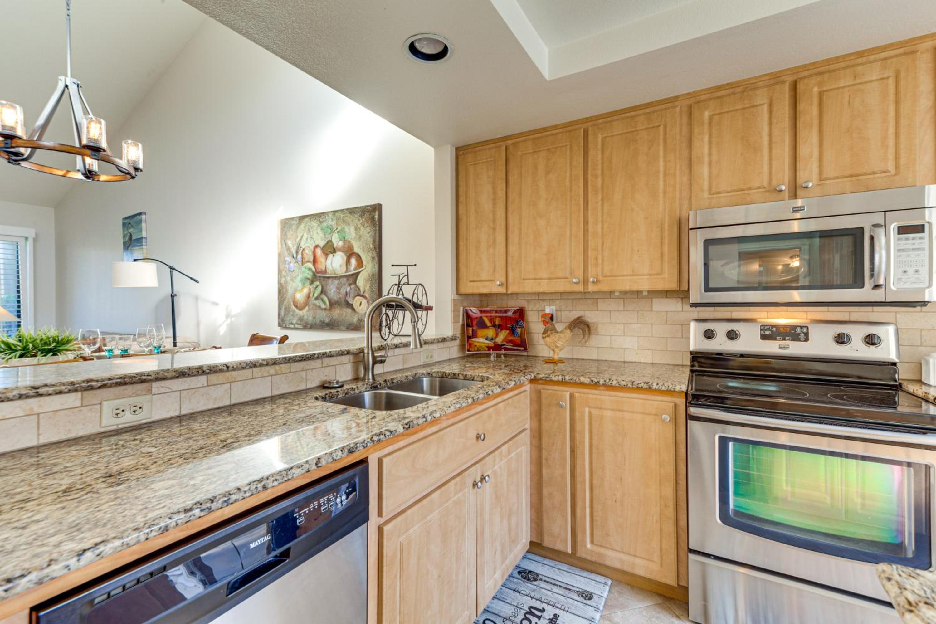 Mtn View and Fairway-Facing Patio Palm Desert Condo