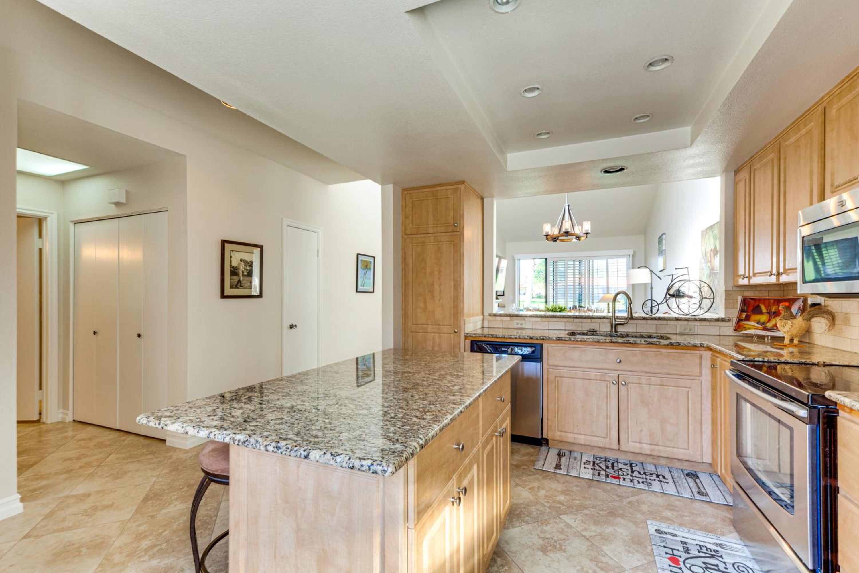 Mtn View and Fairway-Facing Patio Palm Desert Condo