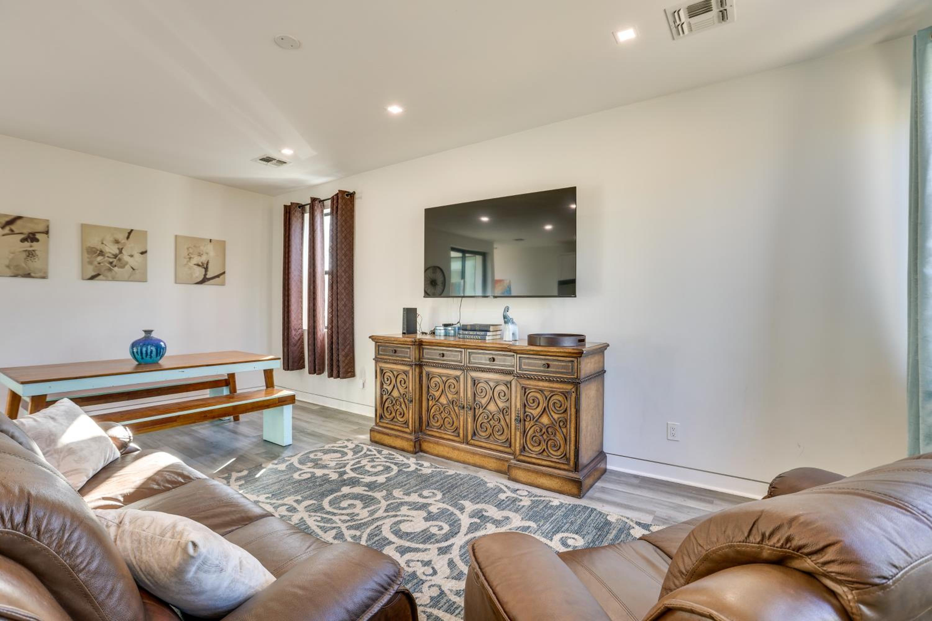 2 Mi to Dtwn Shops and Eats! Phoenix Apartment