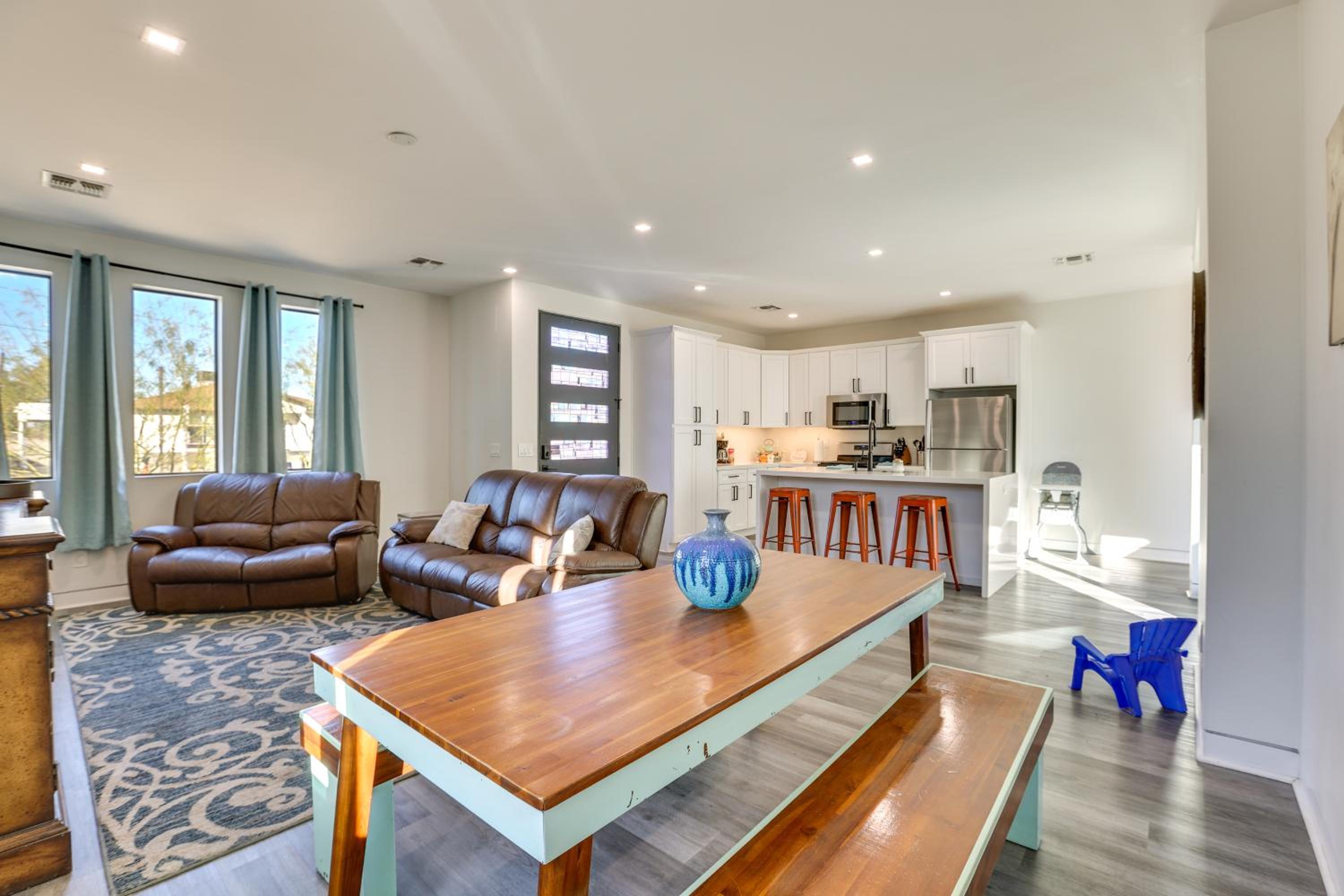 2 Mi to Dtwn Shops and Eats! Phoenix Apartment