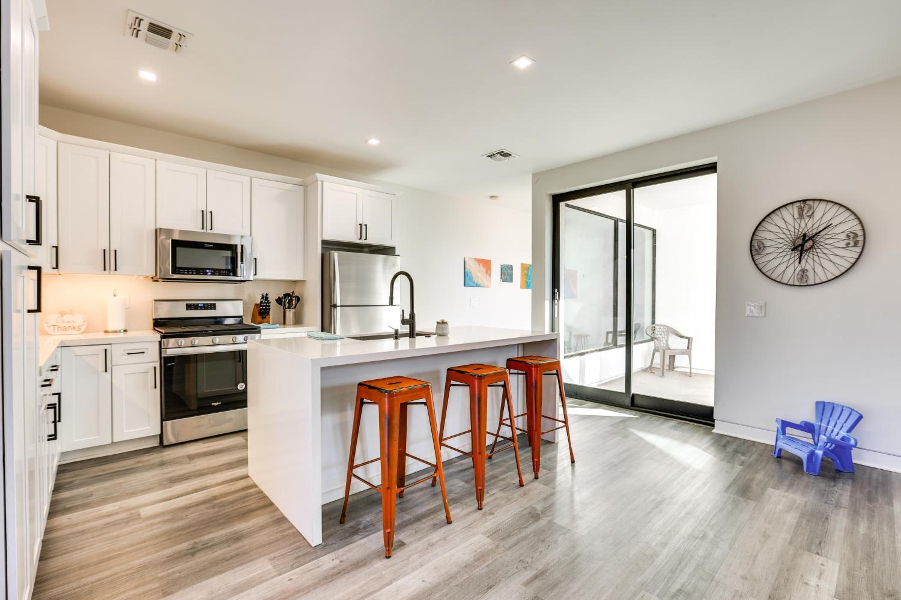 2 Mi to Dtwn Shops and Eats! Phoenix Apartment