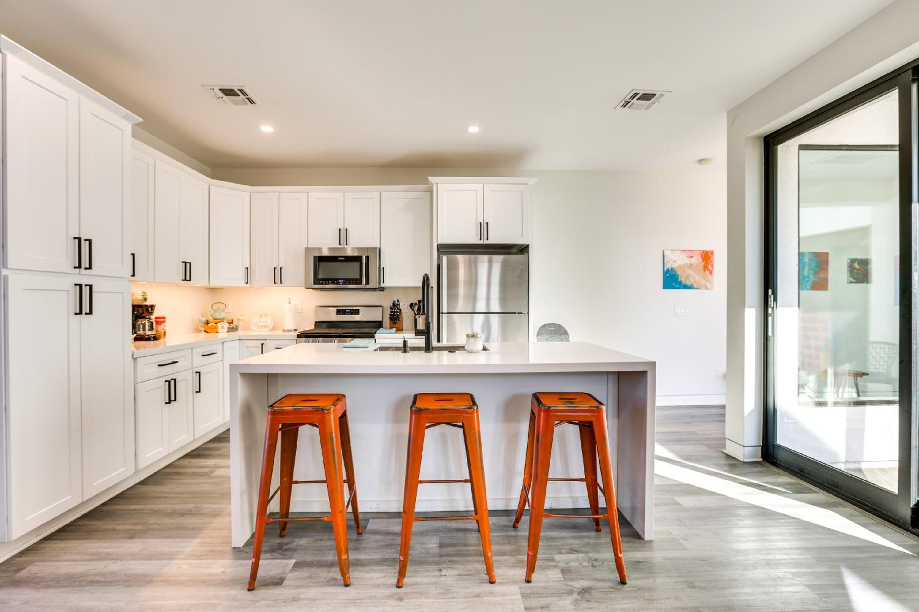 2 Mi to Dtwn Shops and Eats! Phoenix Apartment