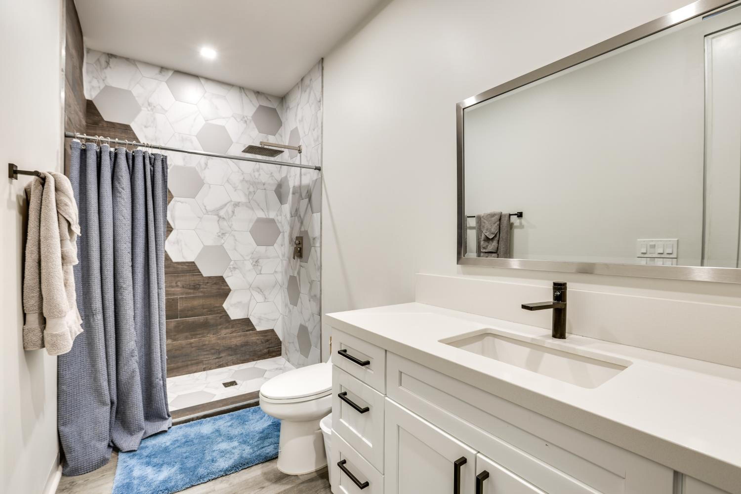 2 Mi to Dtwn Shops and Eats! Phoenix Apartment