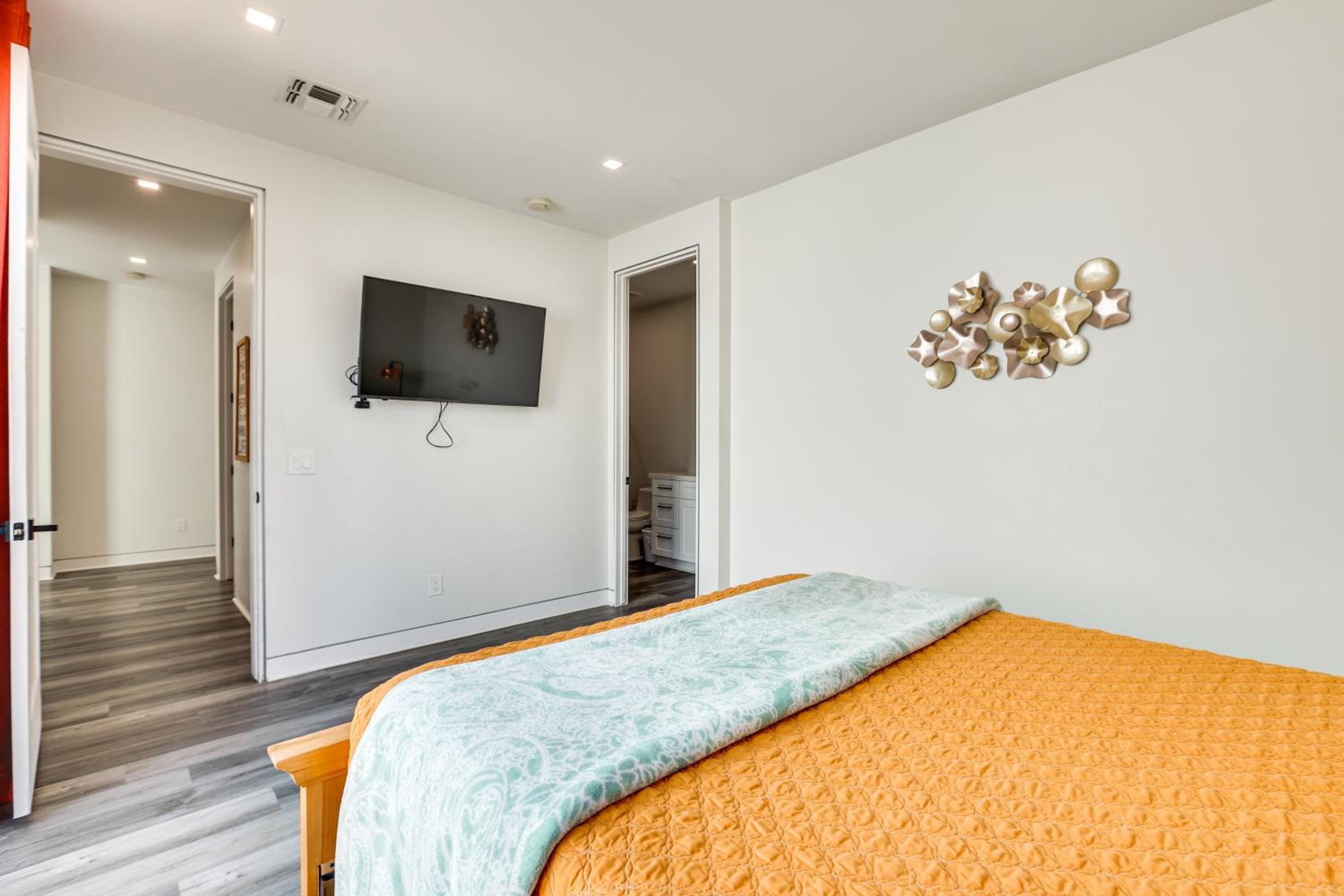 2 Mi to Dtwn Shops and Eats! Phoenix Apartment