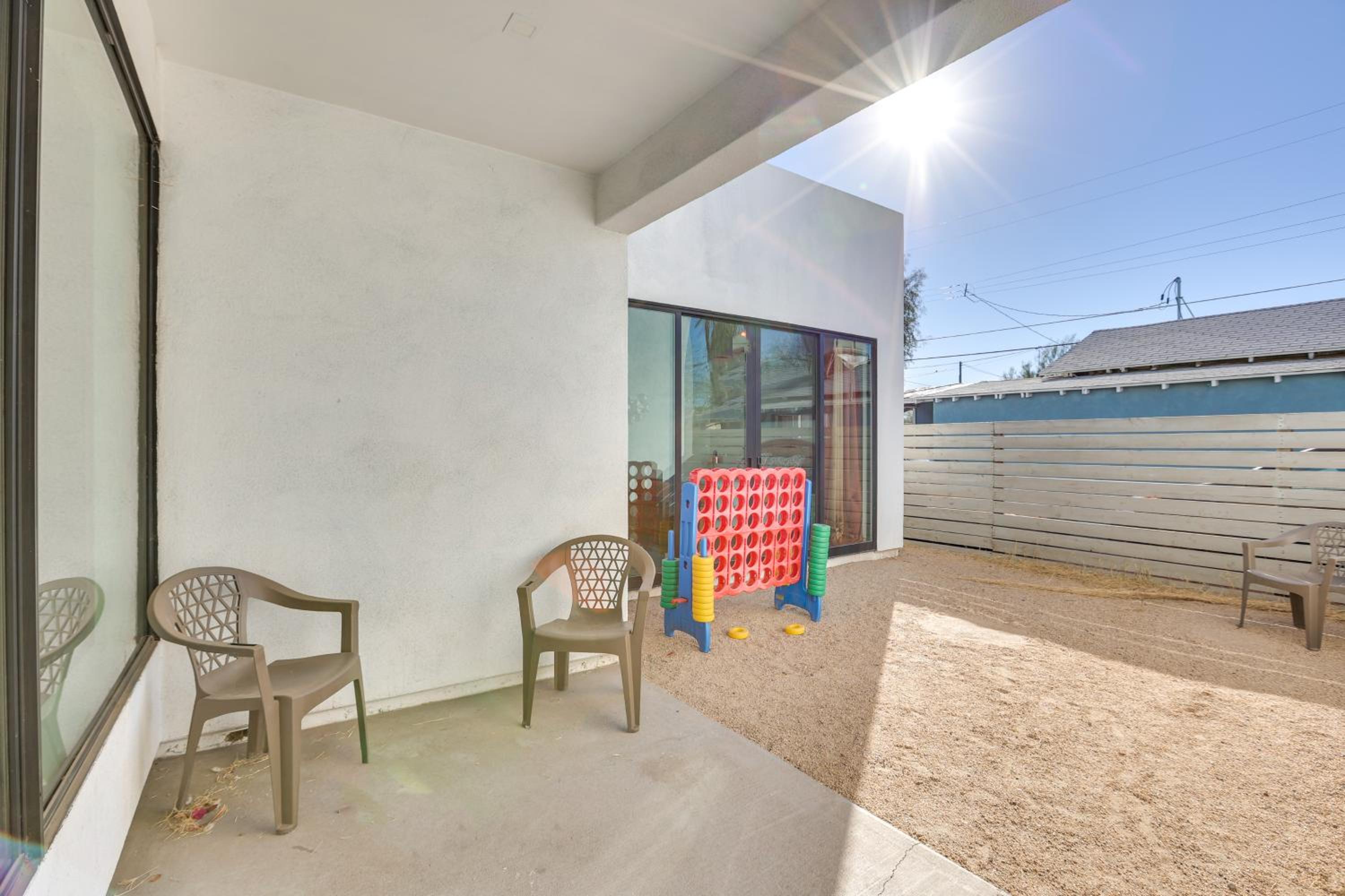 2 Mi to Dtwn Shops and Eats! Phoenix Apartment
