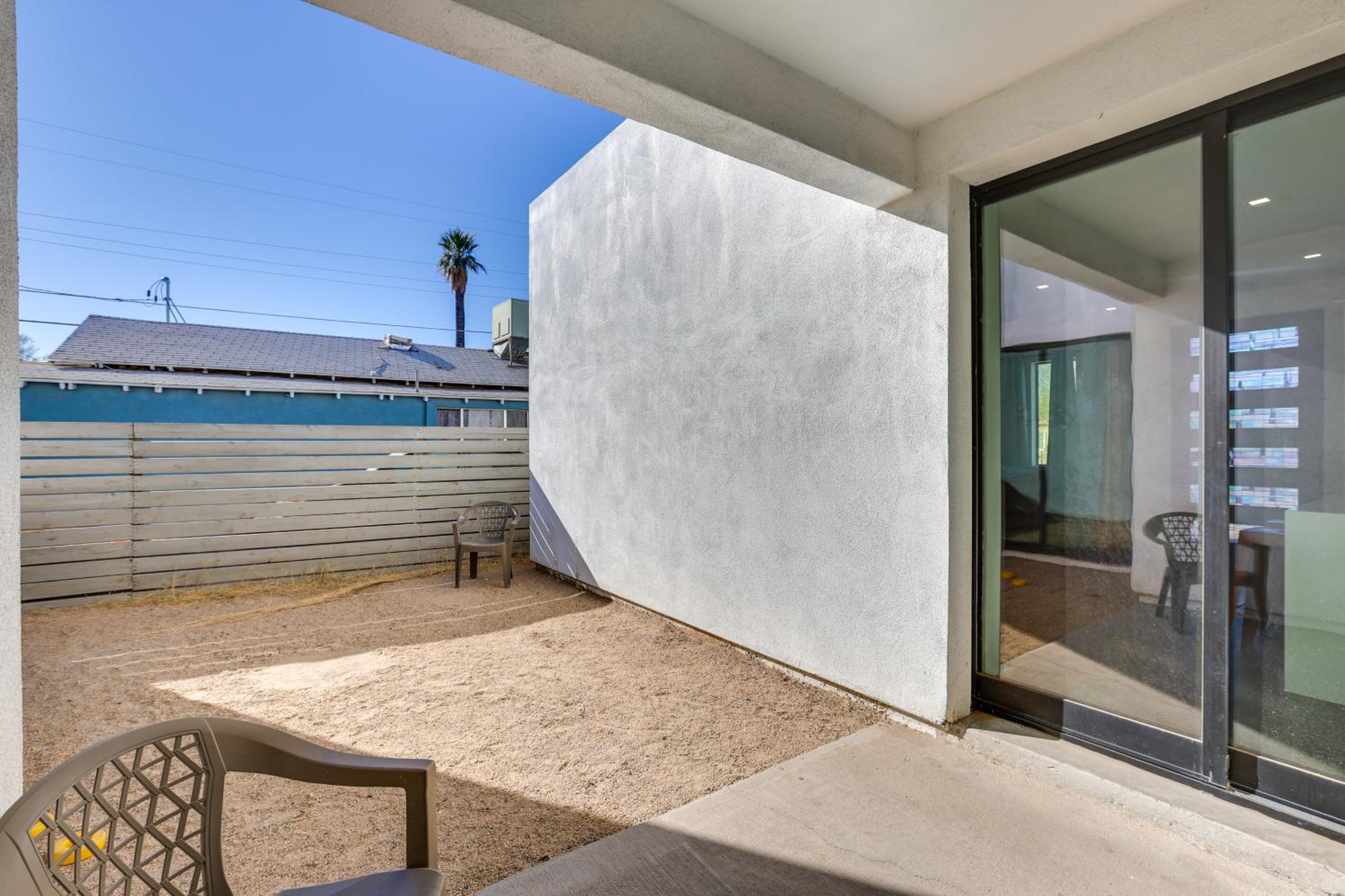 2 Mi to Dtwn Shops and Eats! Phoenix Apartment