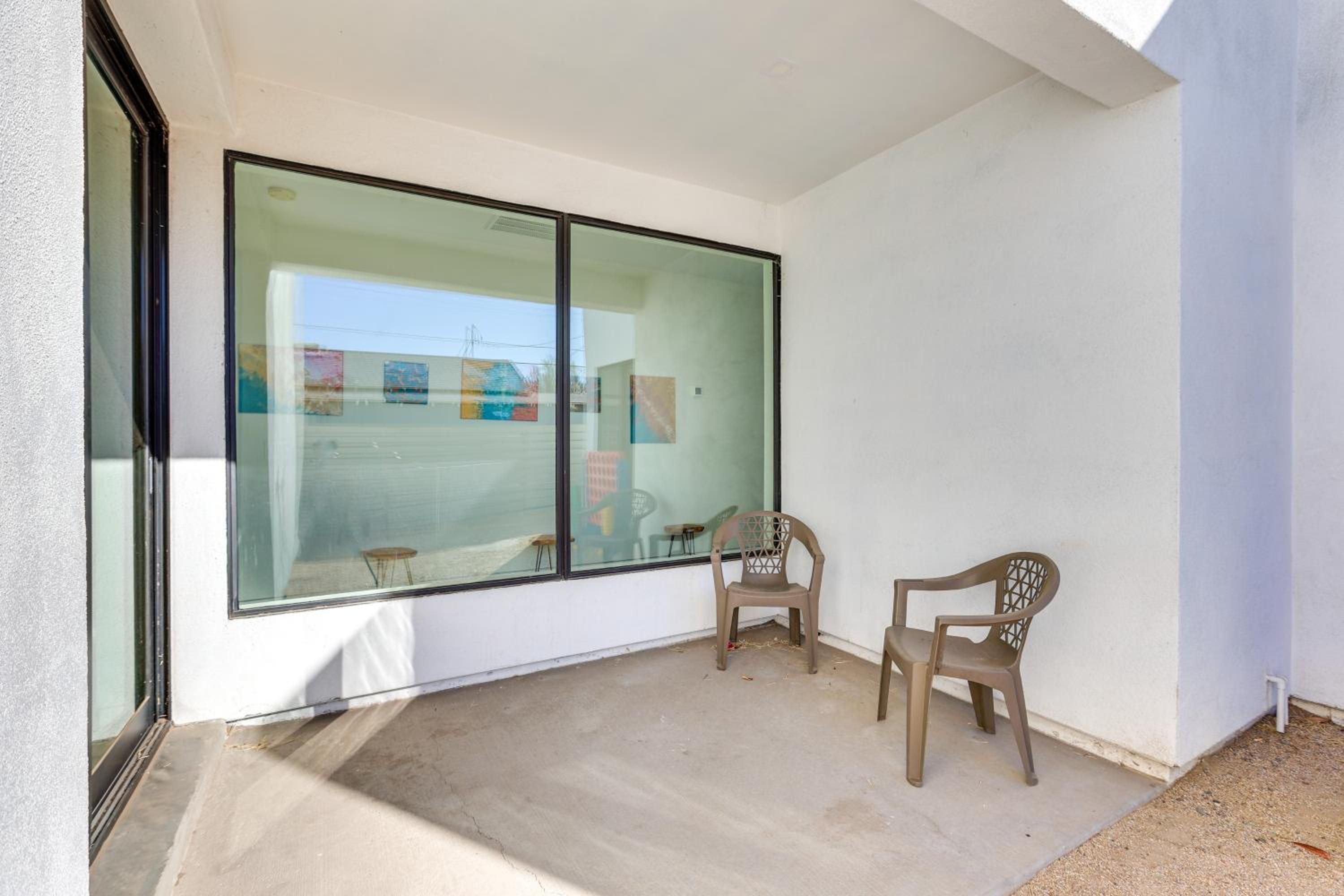 2 Mi to Dtwn Shops and Eats! Phoenix Apartment