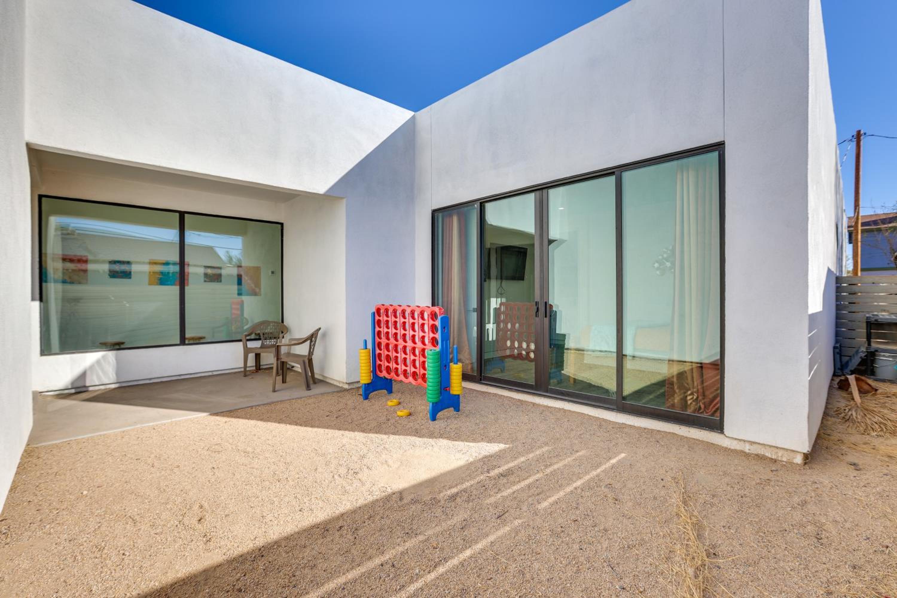 2 Mi to Dtwn Shops and Eats! Phoenix Apartment