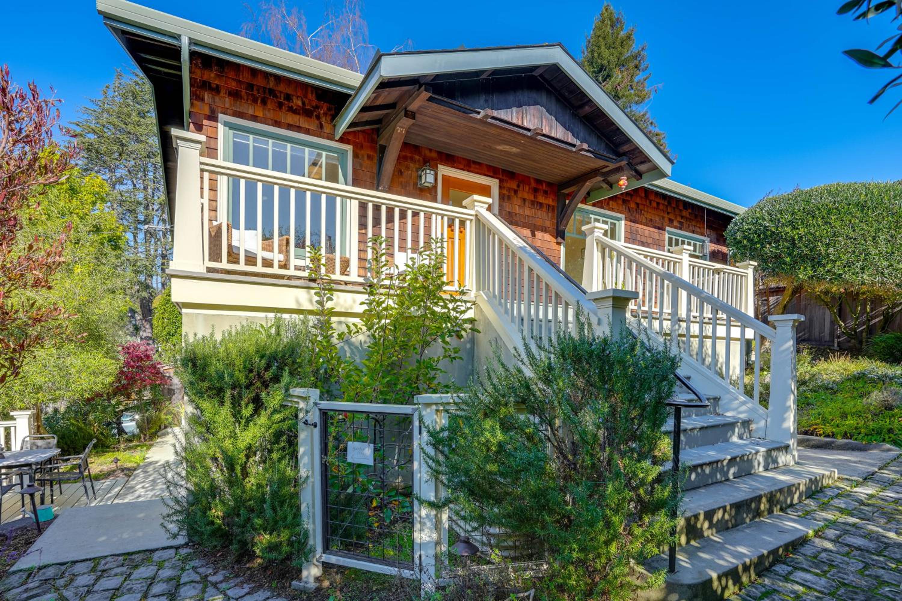 Golden Gate and Sunset Views! Classic Berkeley Home
