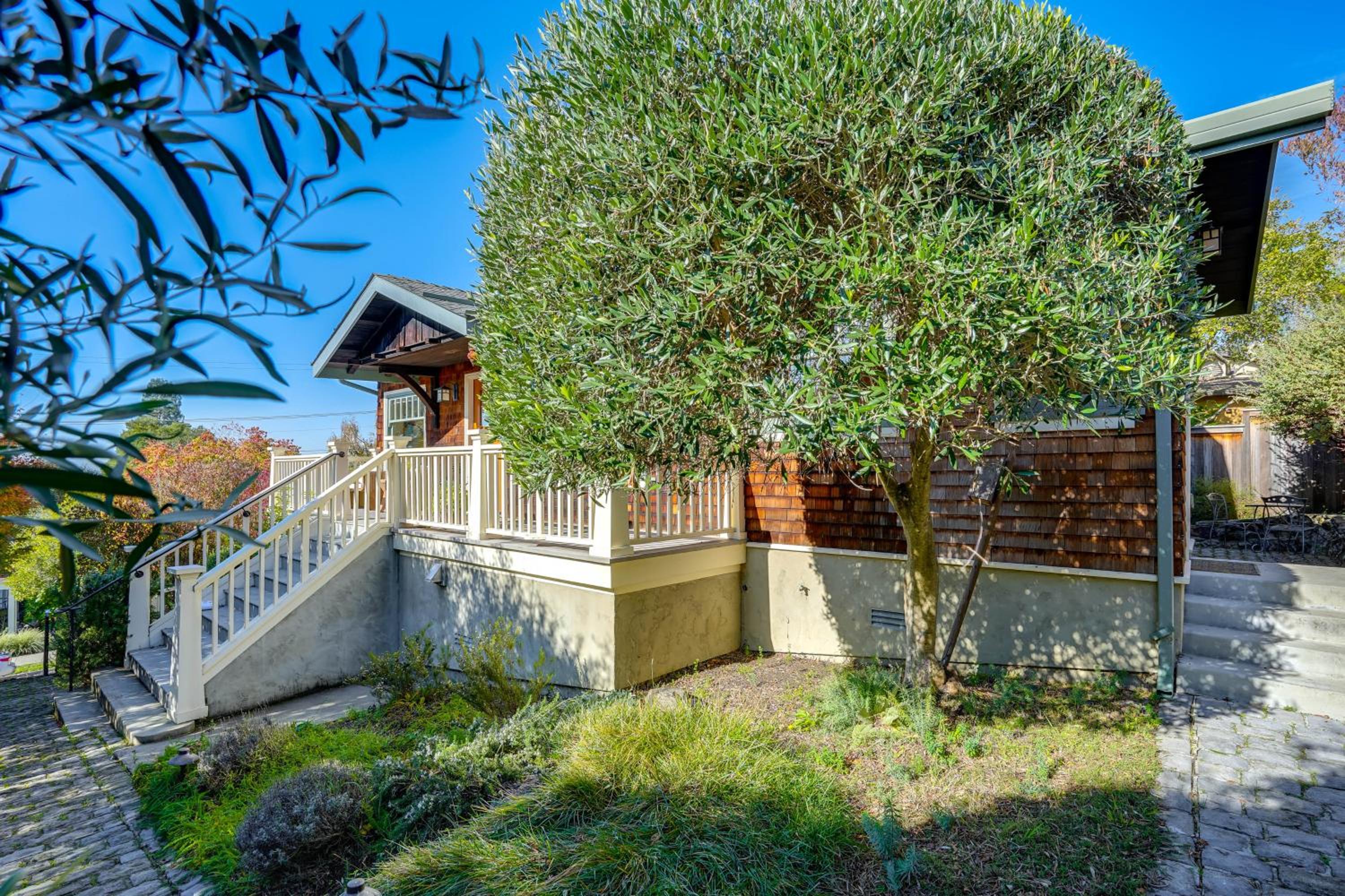 Golden Gate and Sunset Views! Classic Berkeley Home