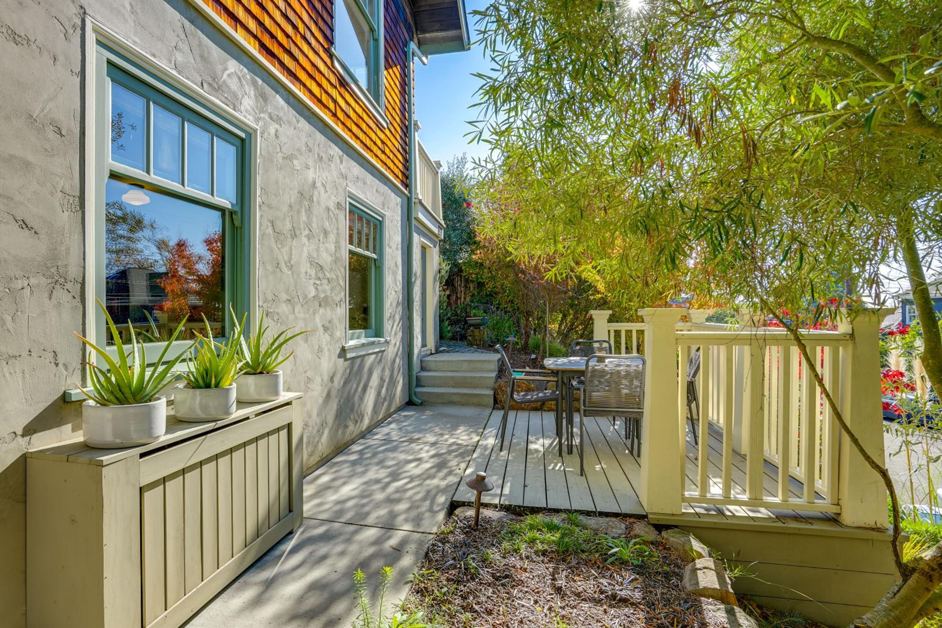 Golden Gate and Sunset Views! Classic Berkeley Home