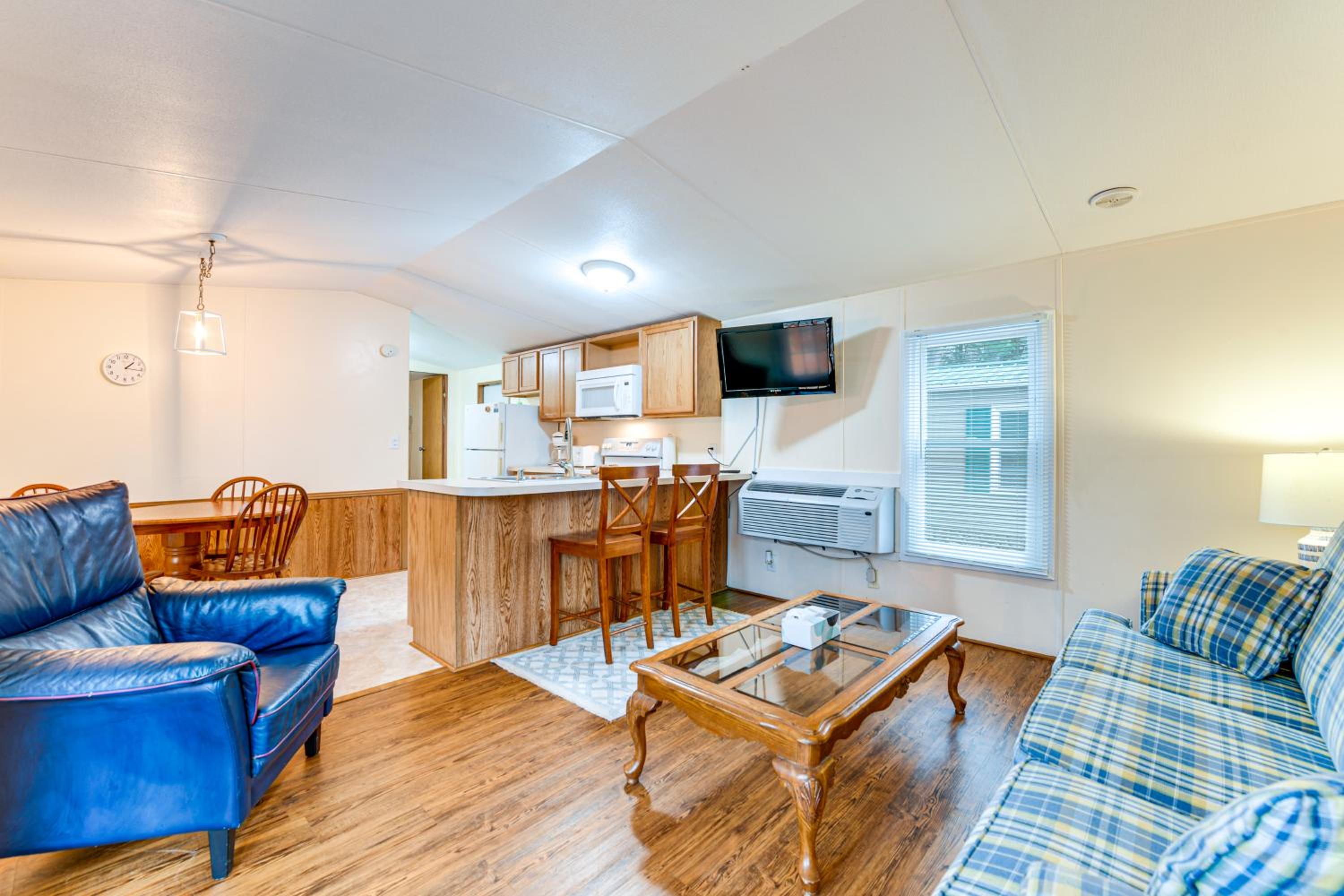 Near Trails and Slopes! Relaxed Waynesville Retreat