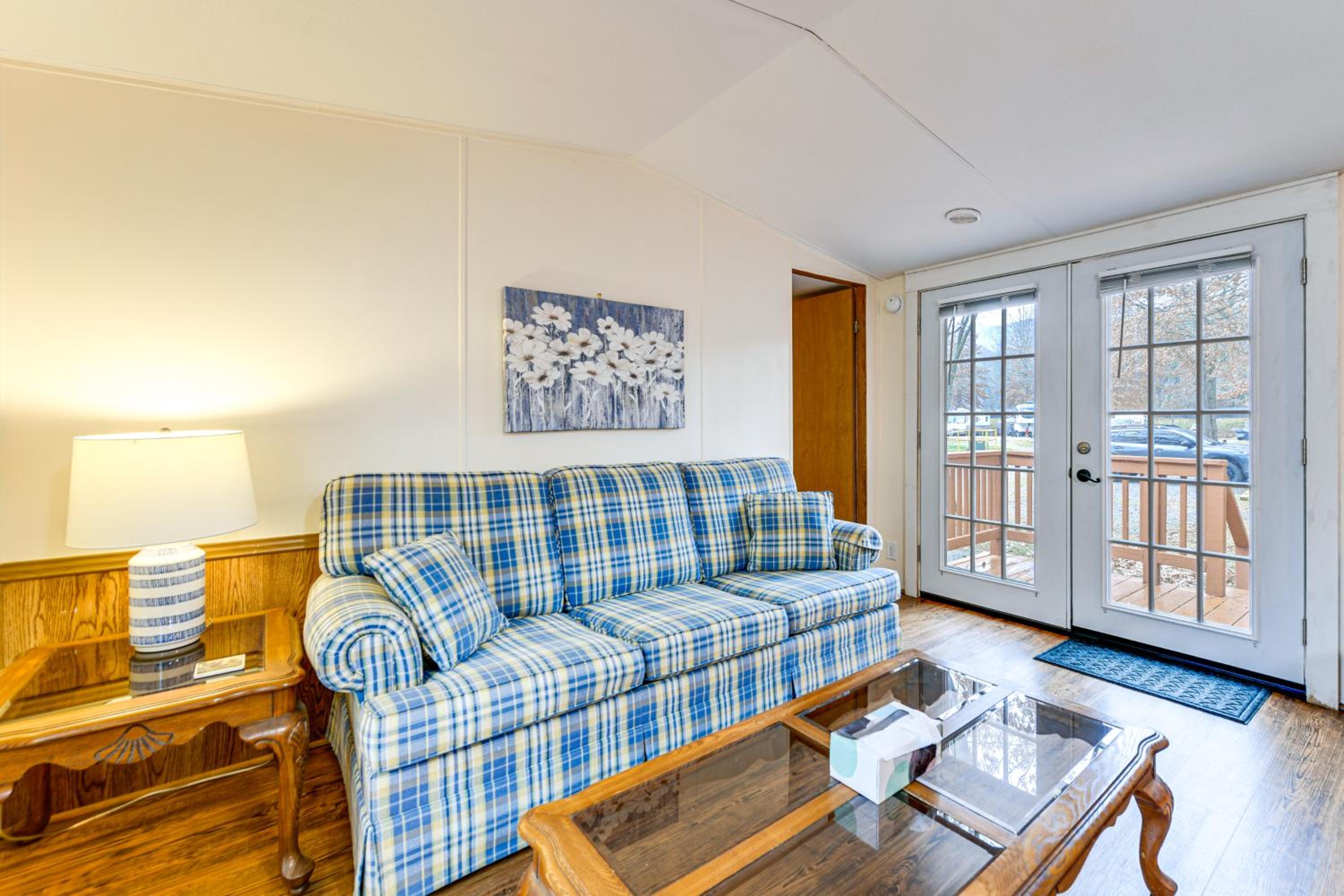 Near Trails and Slopes! Relaxed Waynesville Retreat