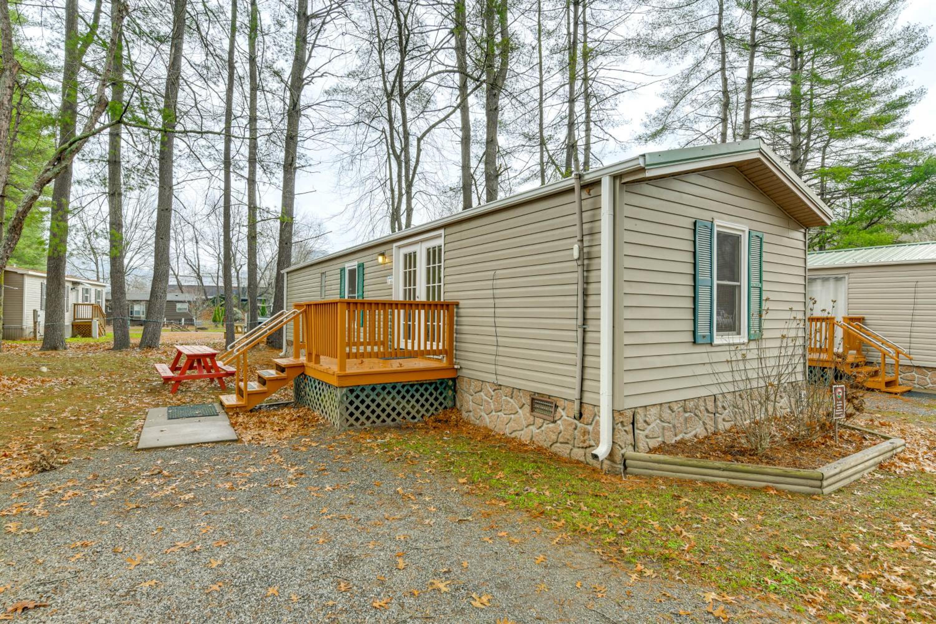 Near Trails and Slopes! Relaxed Waynesville Retreat