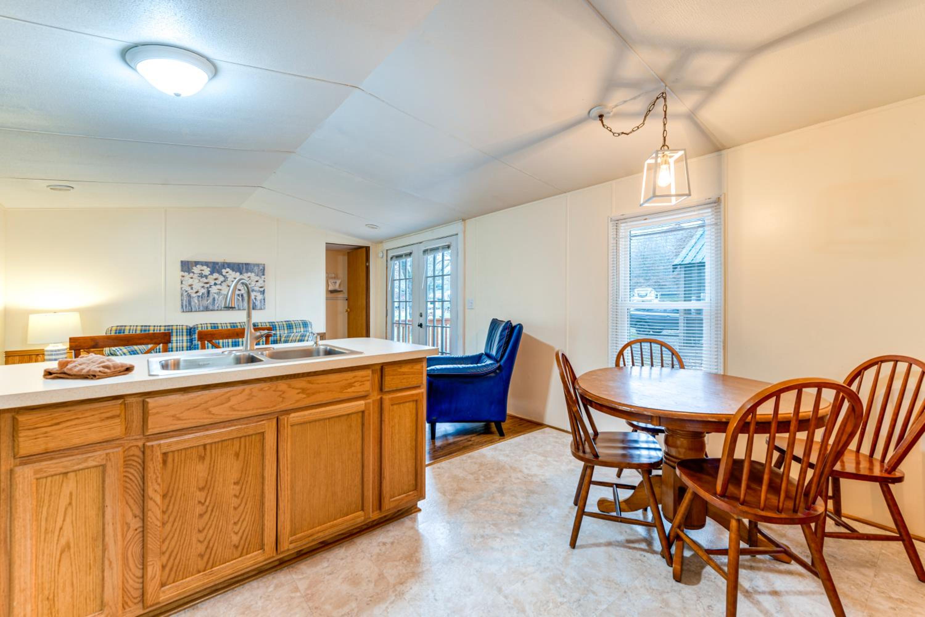Near Trails and Slopes! Relaxed Waynesville Retreat