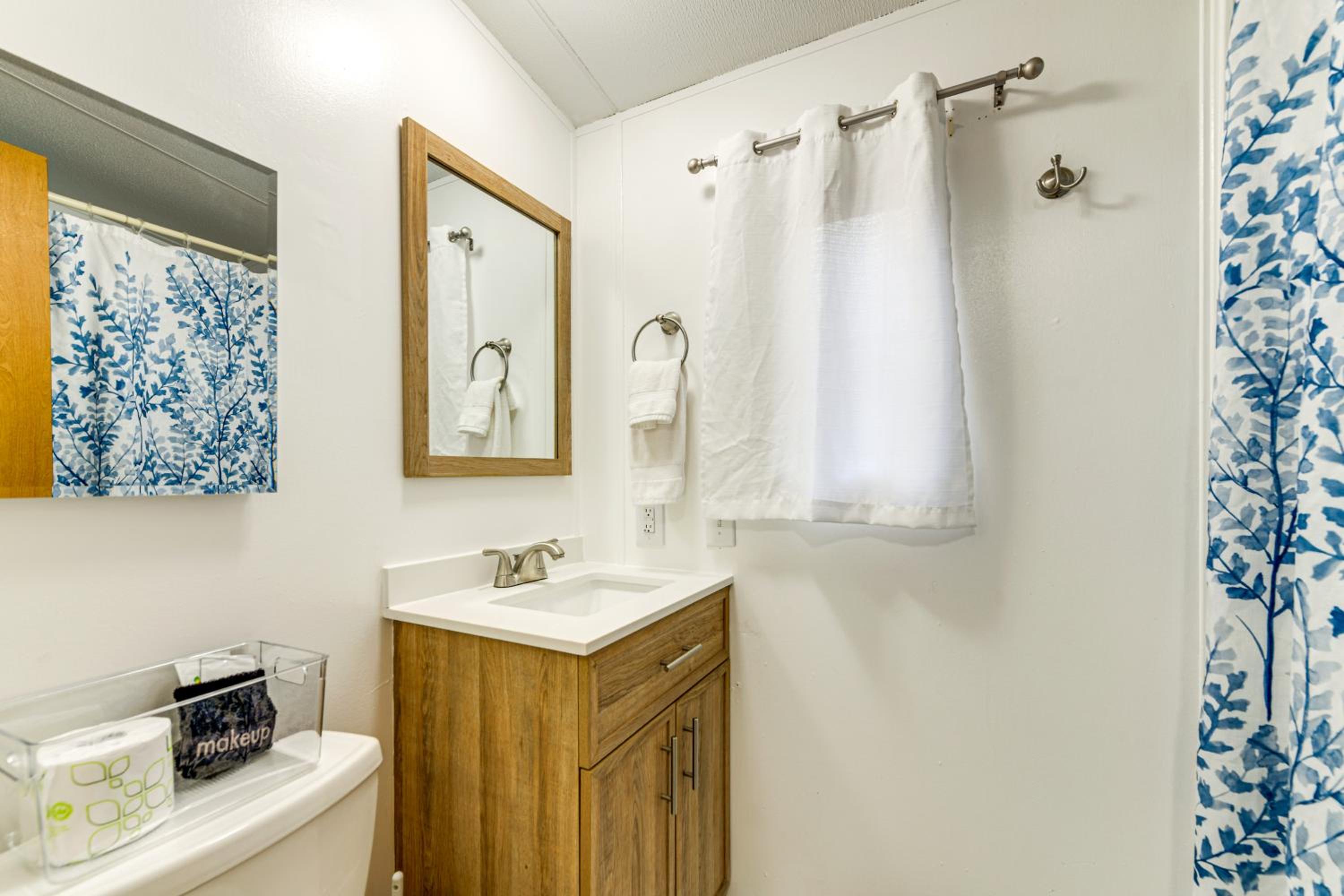 Near Trails and Slopes! Relaxed Waynesville Retreat