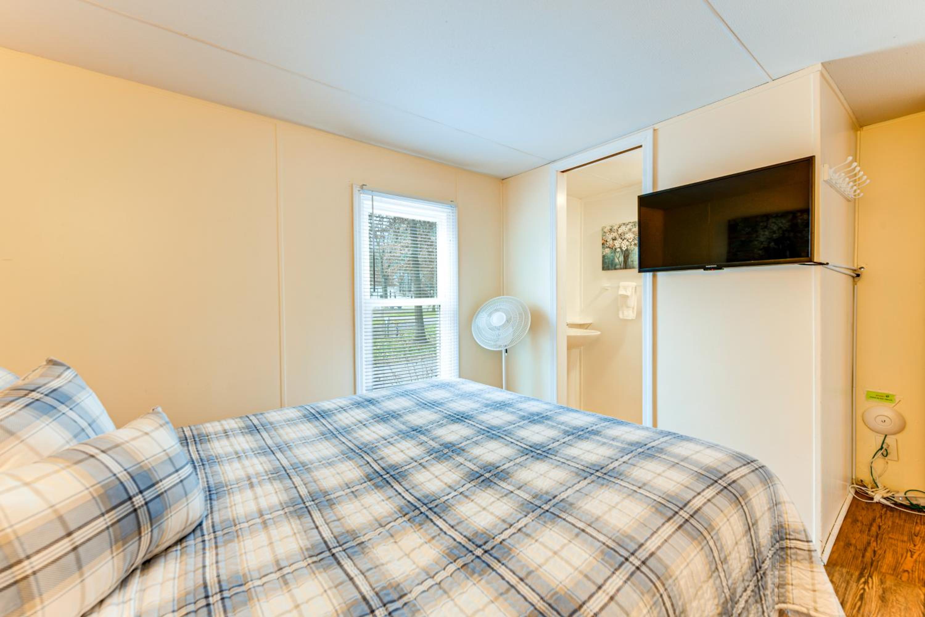 Near Trails and Slopes! Relaxed Waynesville Retreat