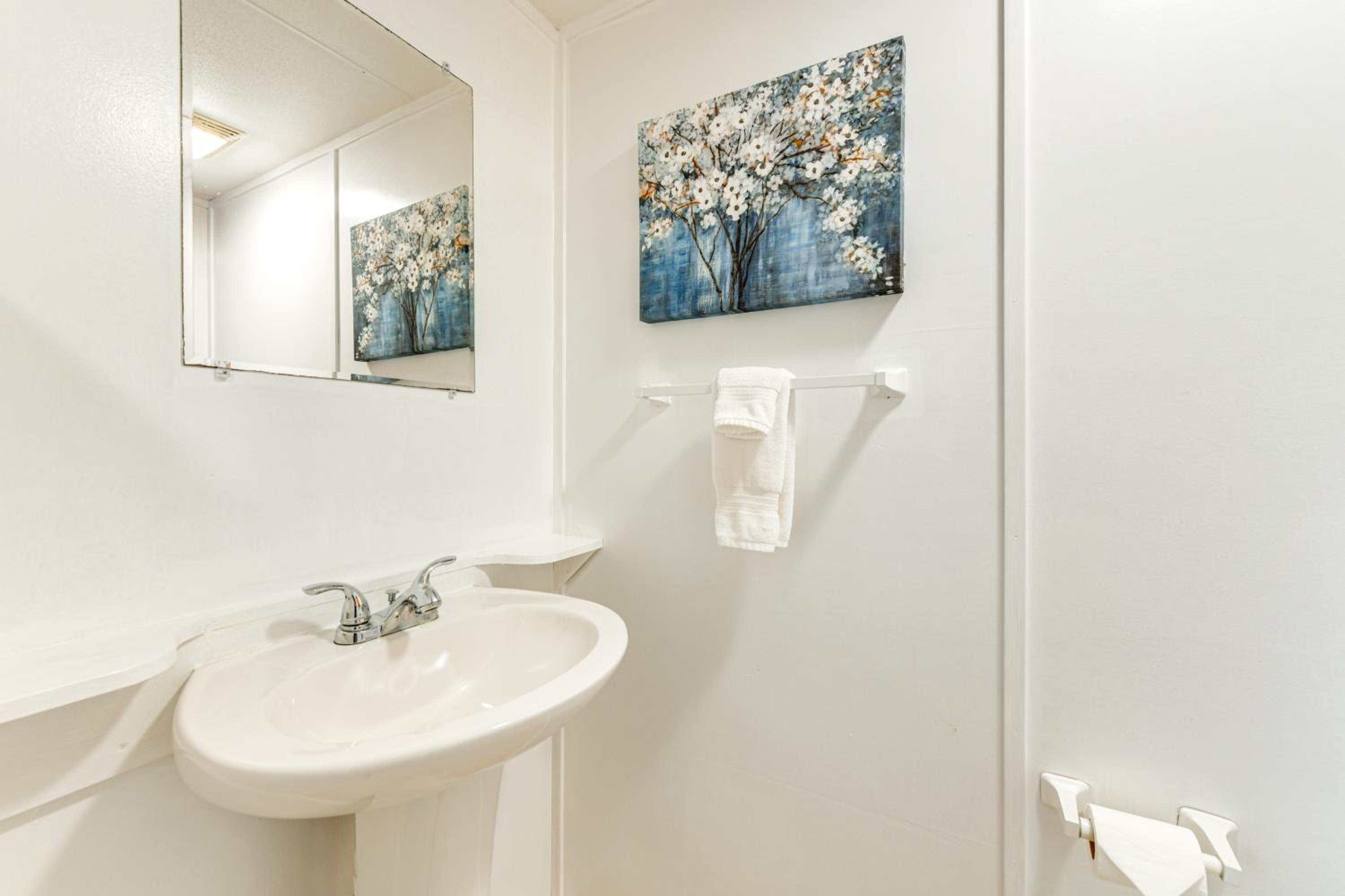 Near Trails and Slopes! Relaxed Waynesville Retreat