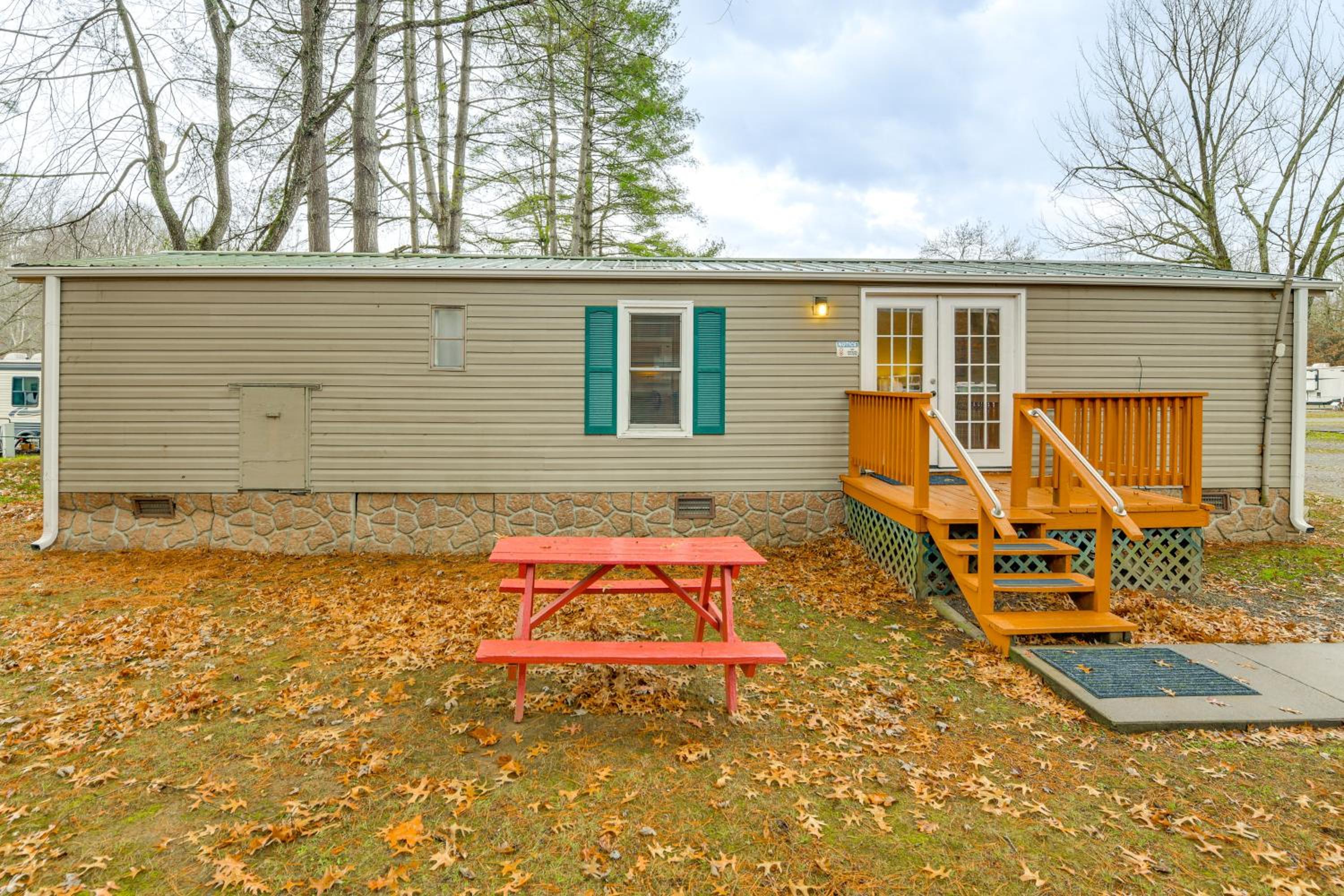 Near Trails and Slopes! Relaxed Waynesville Retreat
