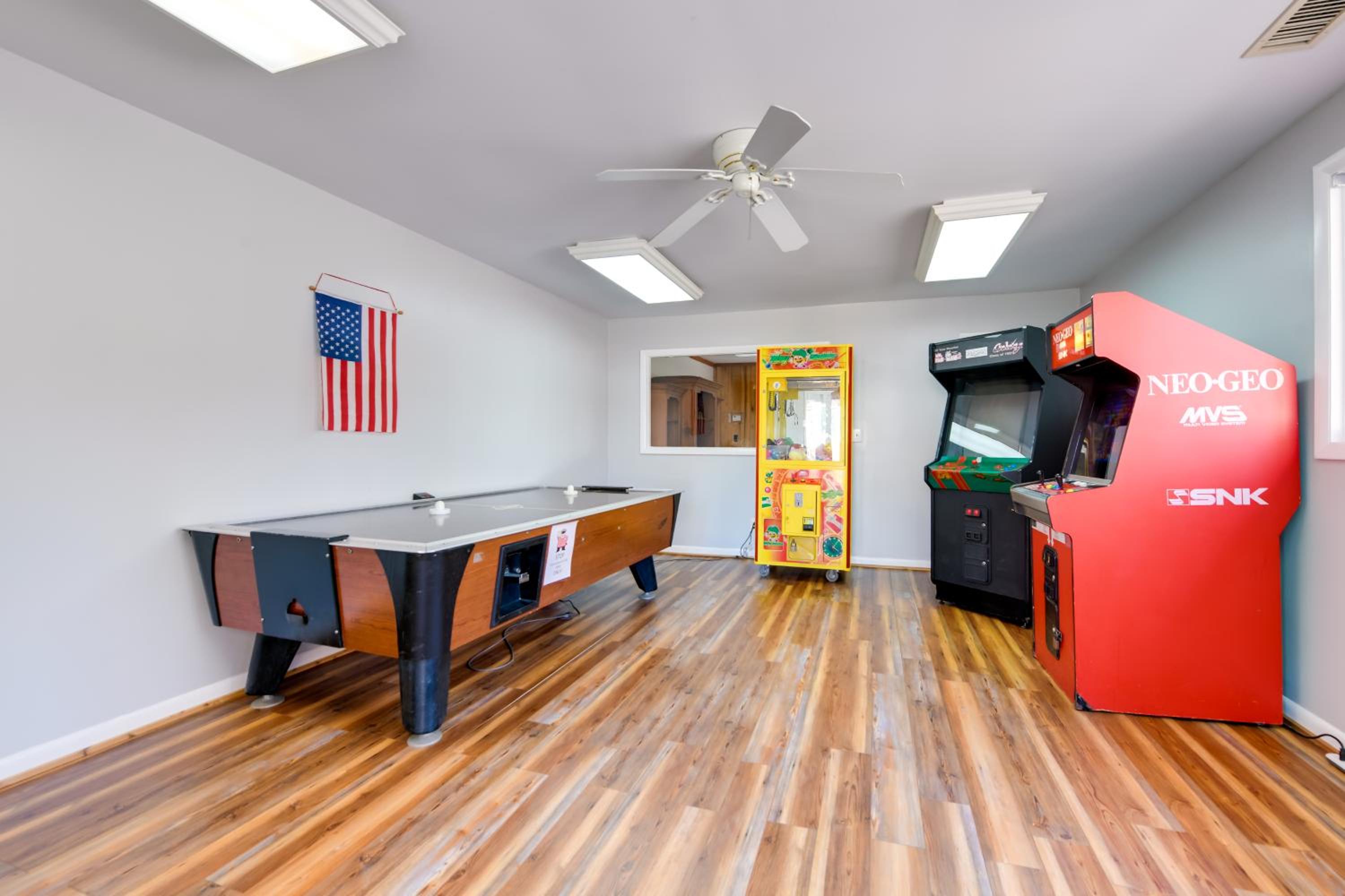 Near Trails and Slopes! Relaxed Waynesville Retreat