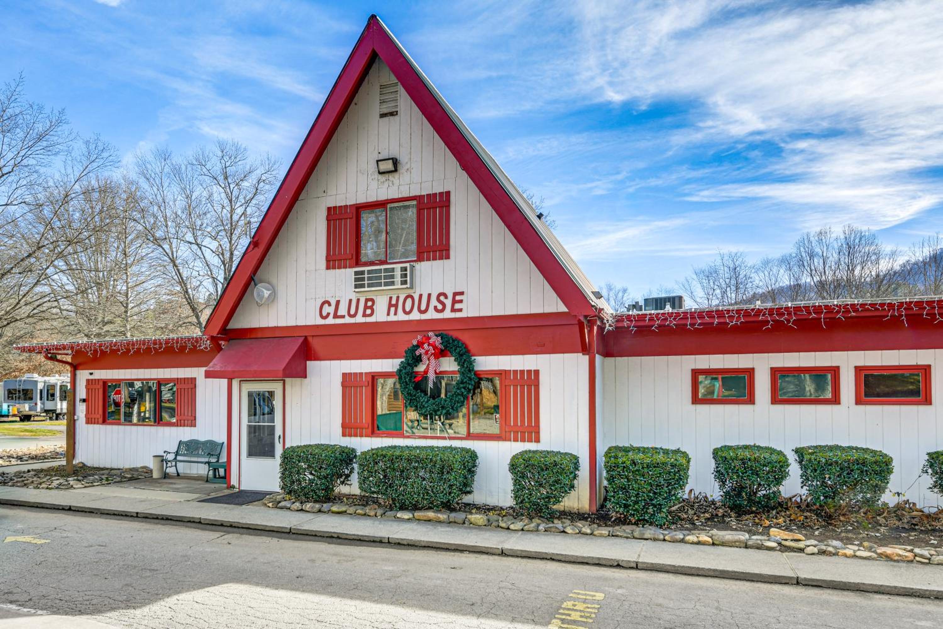 Cataloochee Adventure Hub with Family-Friendly Perks