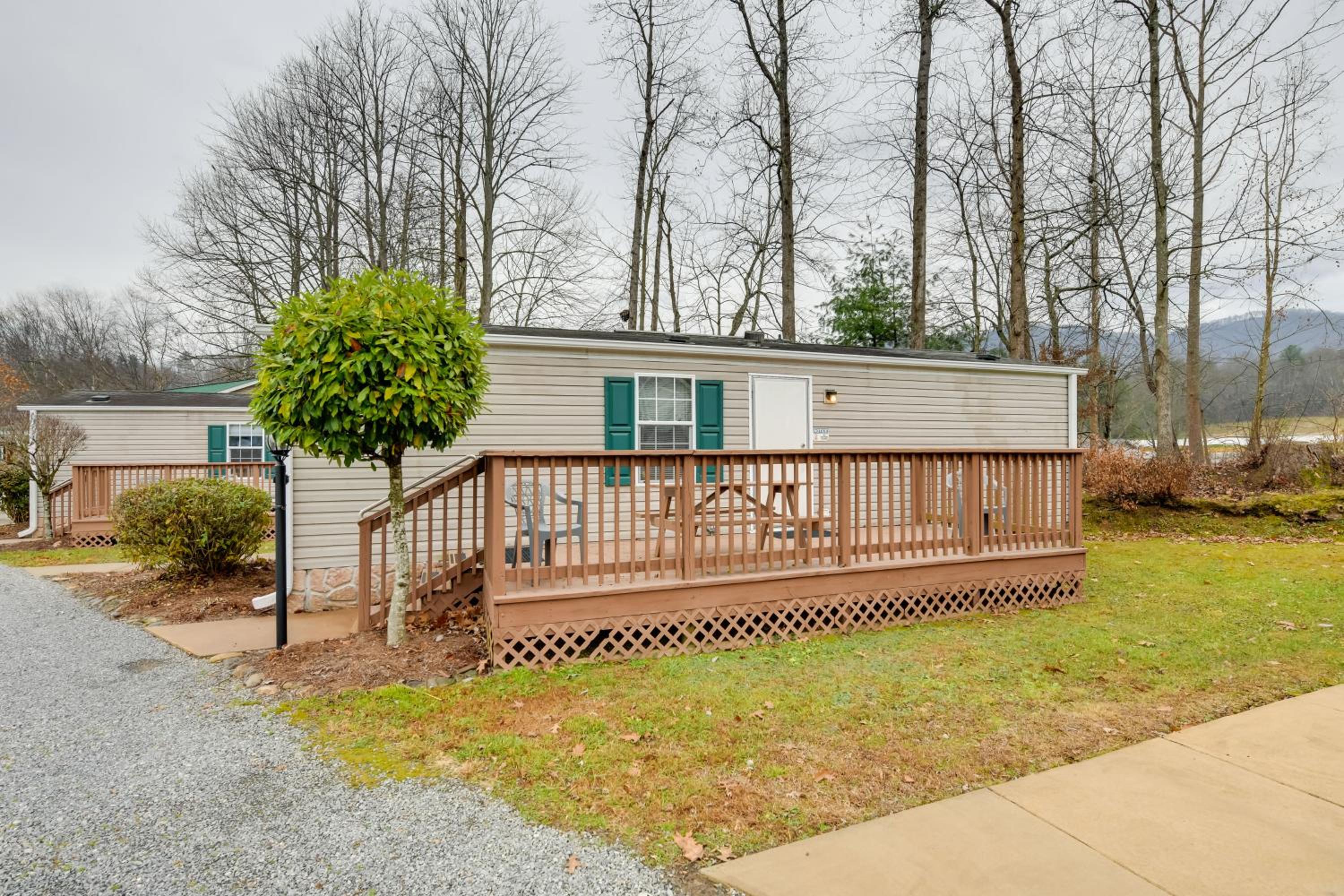 Mtn-View Adventure Hub! Waynesville Home with Perks