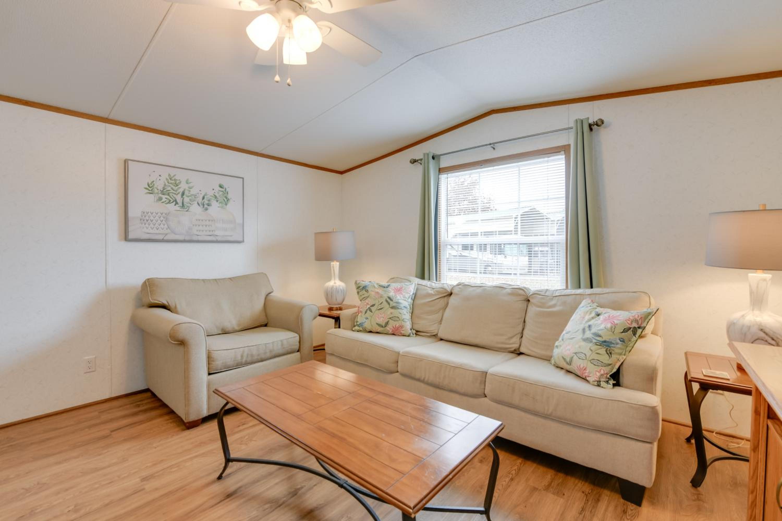 Mtn-View Adventure Hub! Waynesville Home with Perks