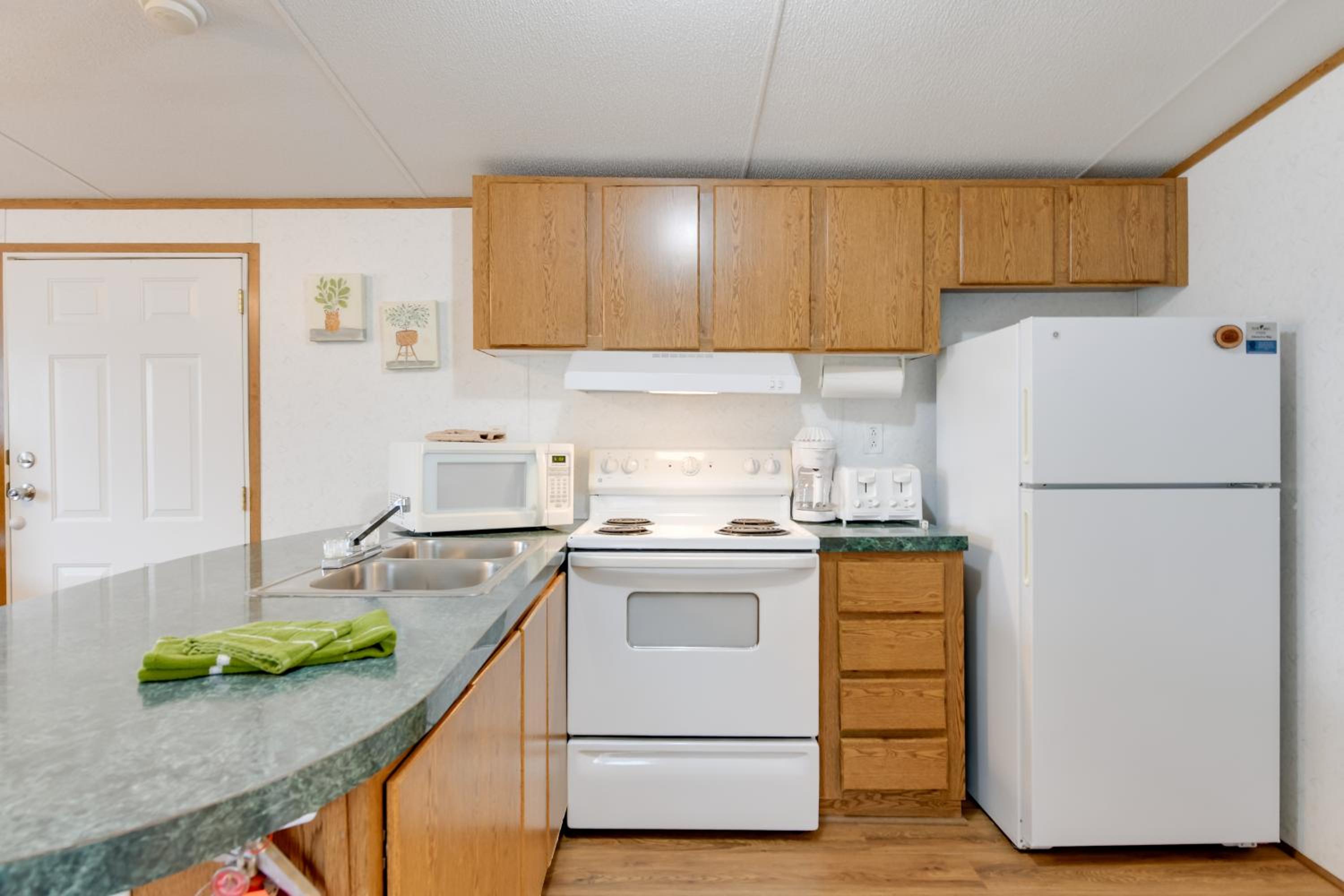 Mtn-View Adventure Hub! Waynesville Home with Perks