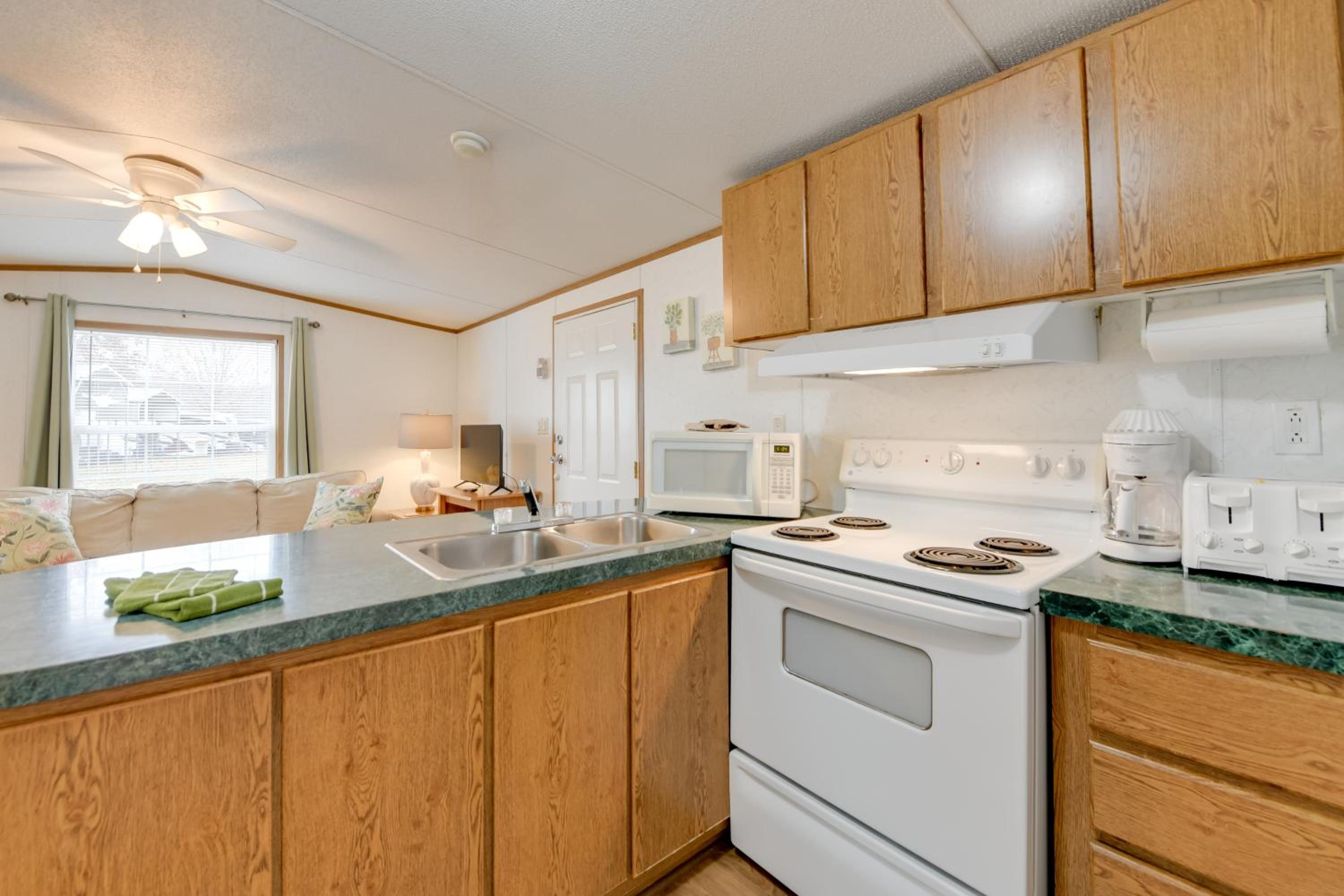 Mtn-View Adventure Hub! Waynesville Home with Perks