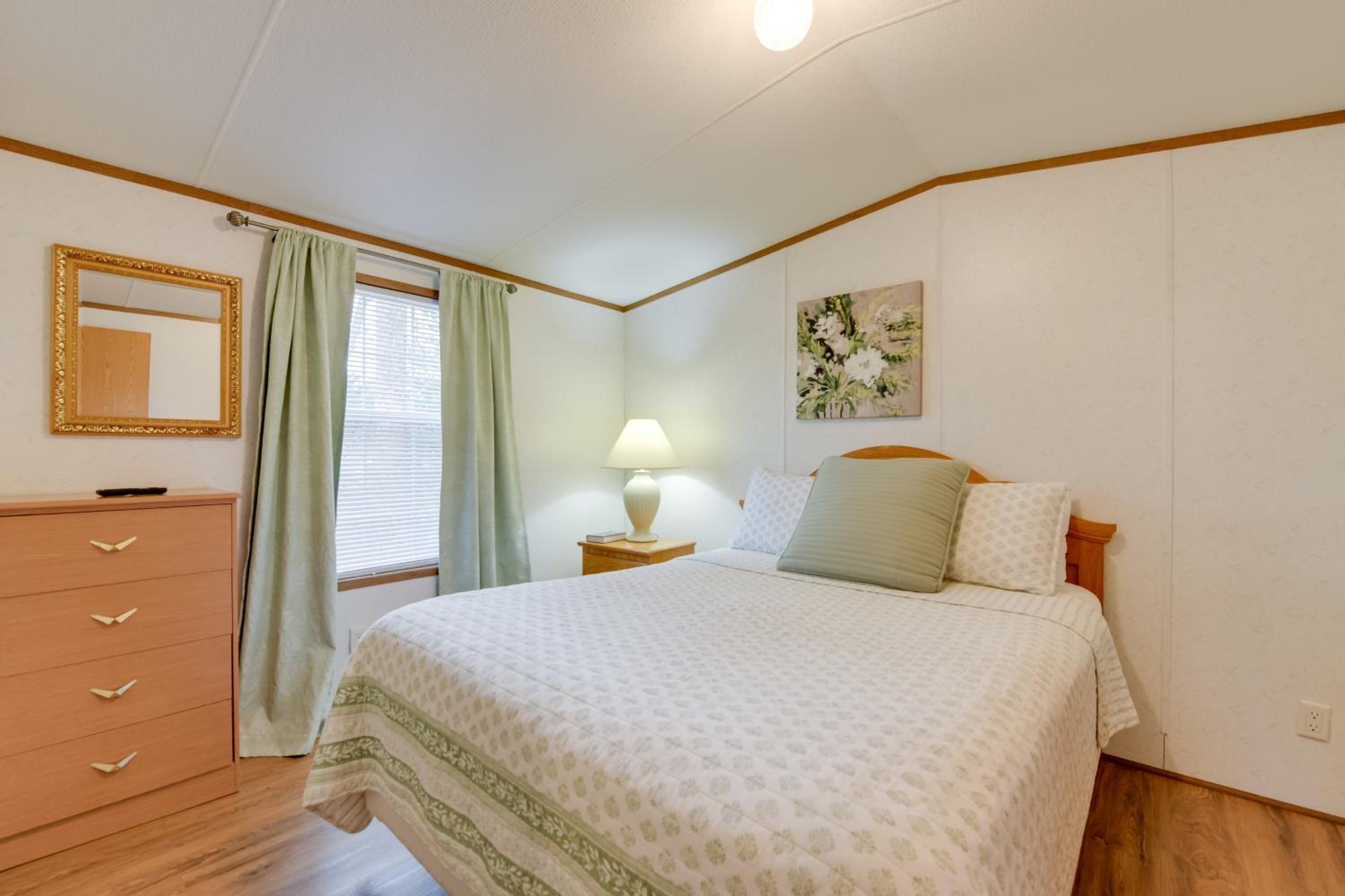 Mtn-View Adventure Hub! Waynesville Home with Perks