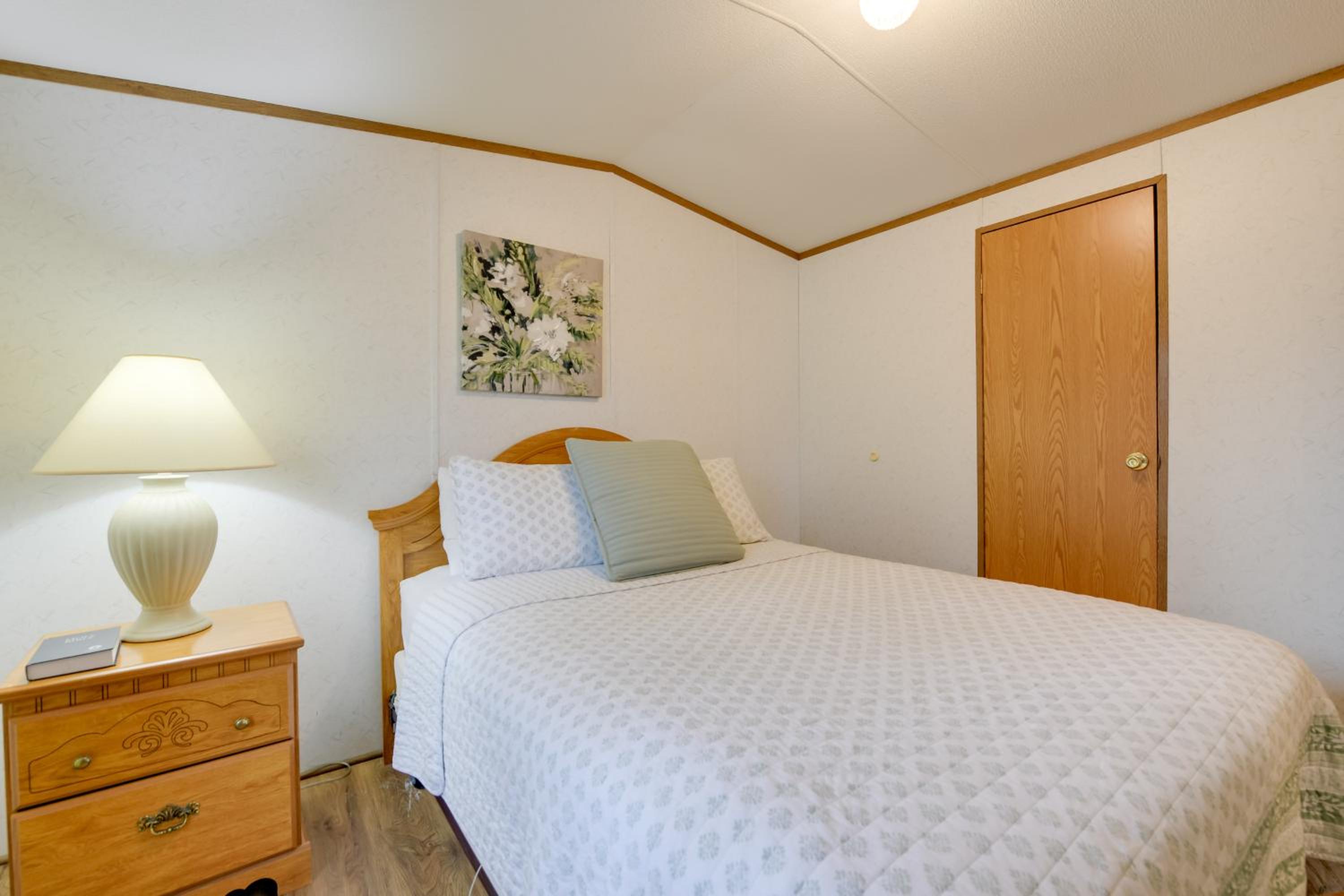 Mtn-View Adventure Hub! Waynesville Home with Perks