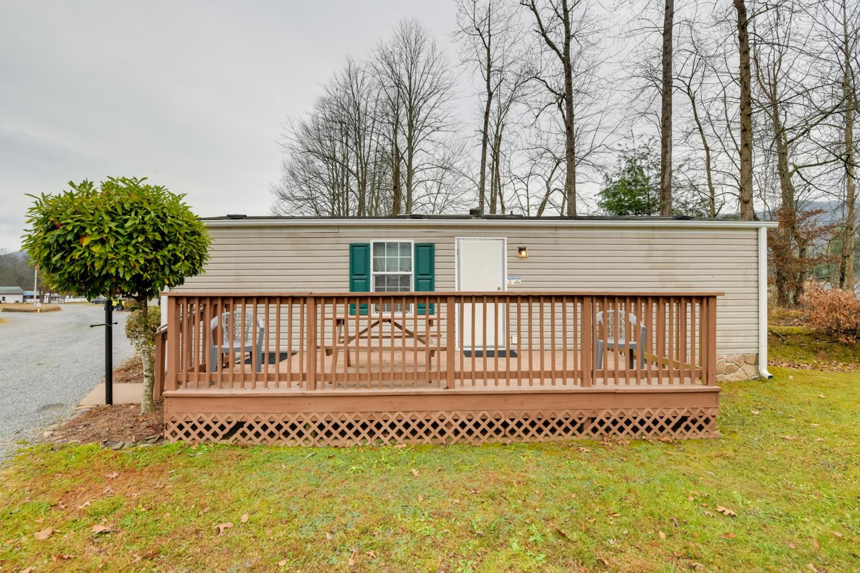 Mtn-View Adventure Hub! Waynesville Home with Perks