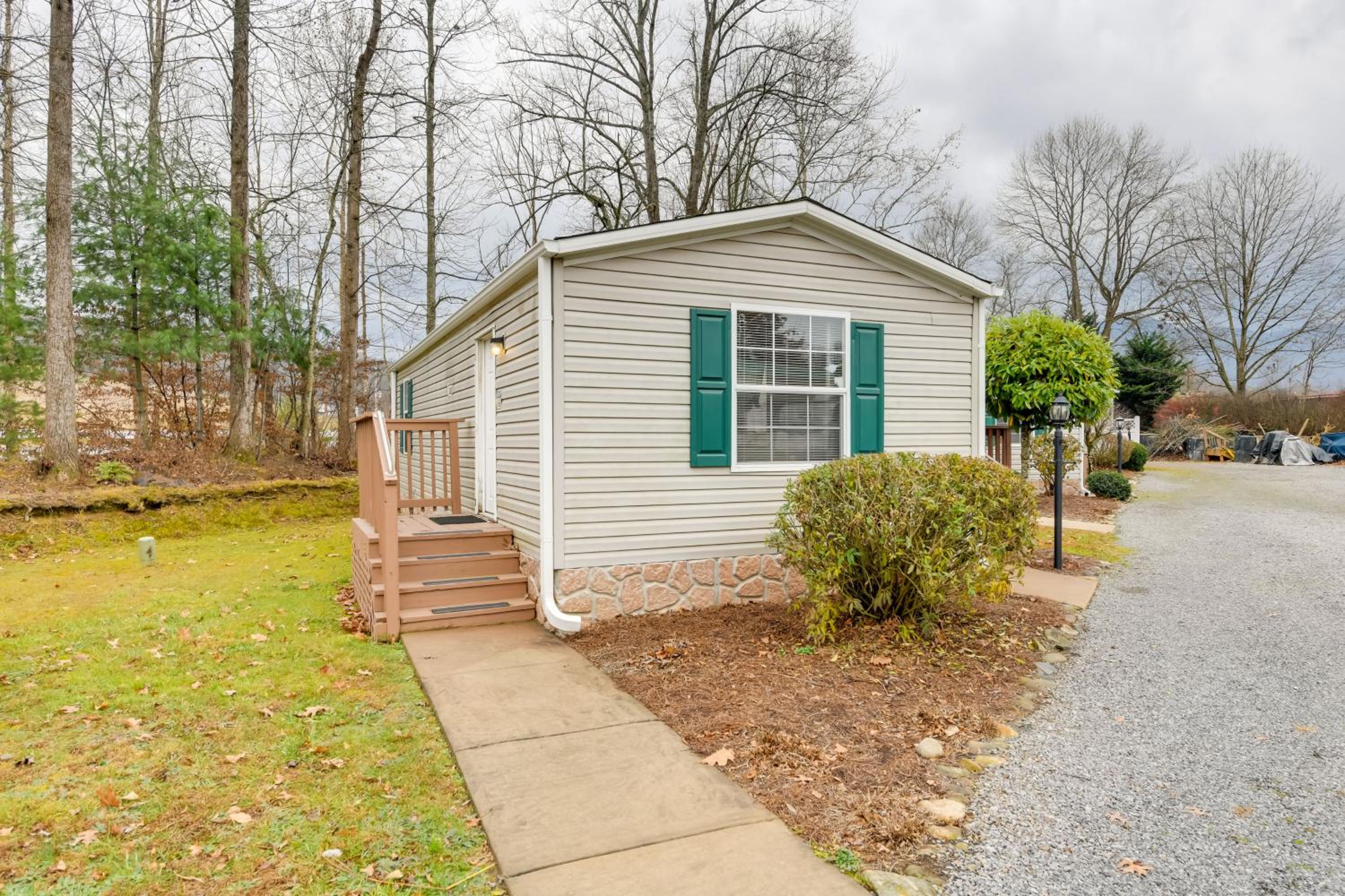 Mtn-View Adventure Hub! Waynesville Home with Perks