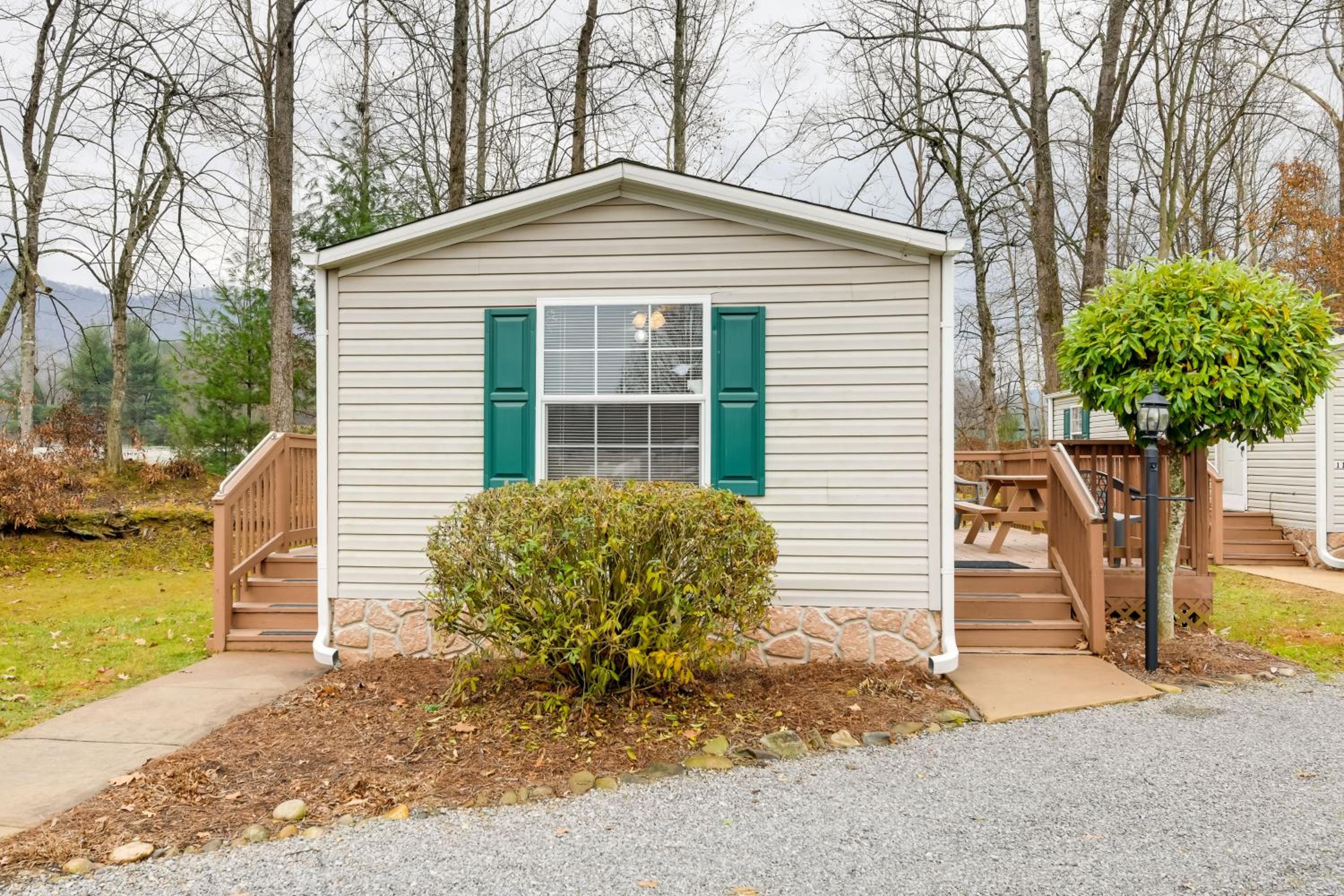 Mtn-View Adventure Hub! Waynesville Home with Perks