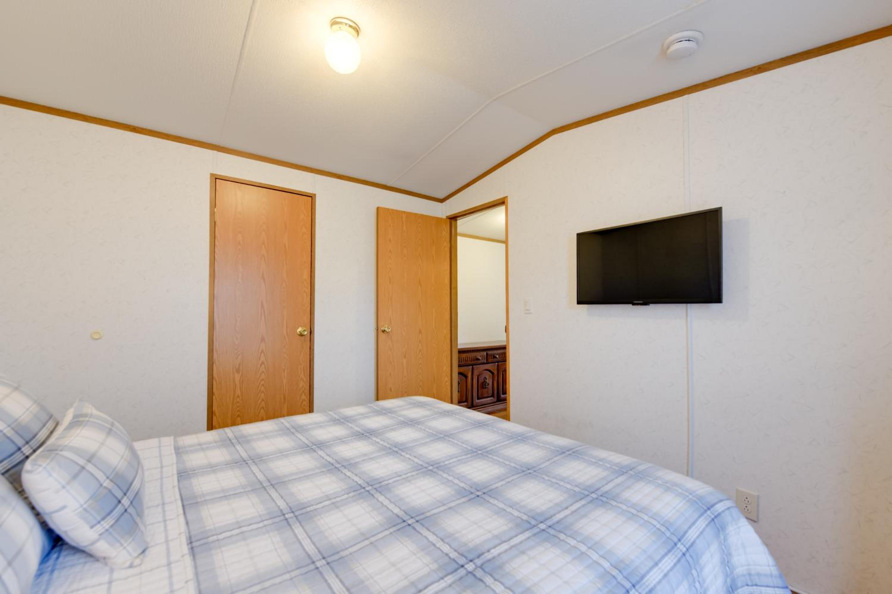 Blue Ridge Base Camp Resort Cabin in Waynesville