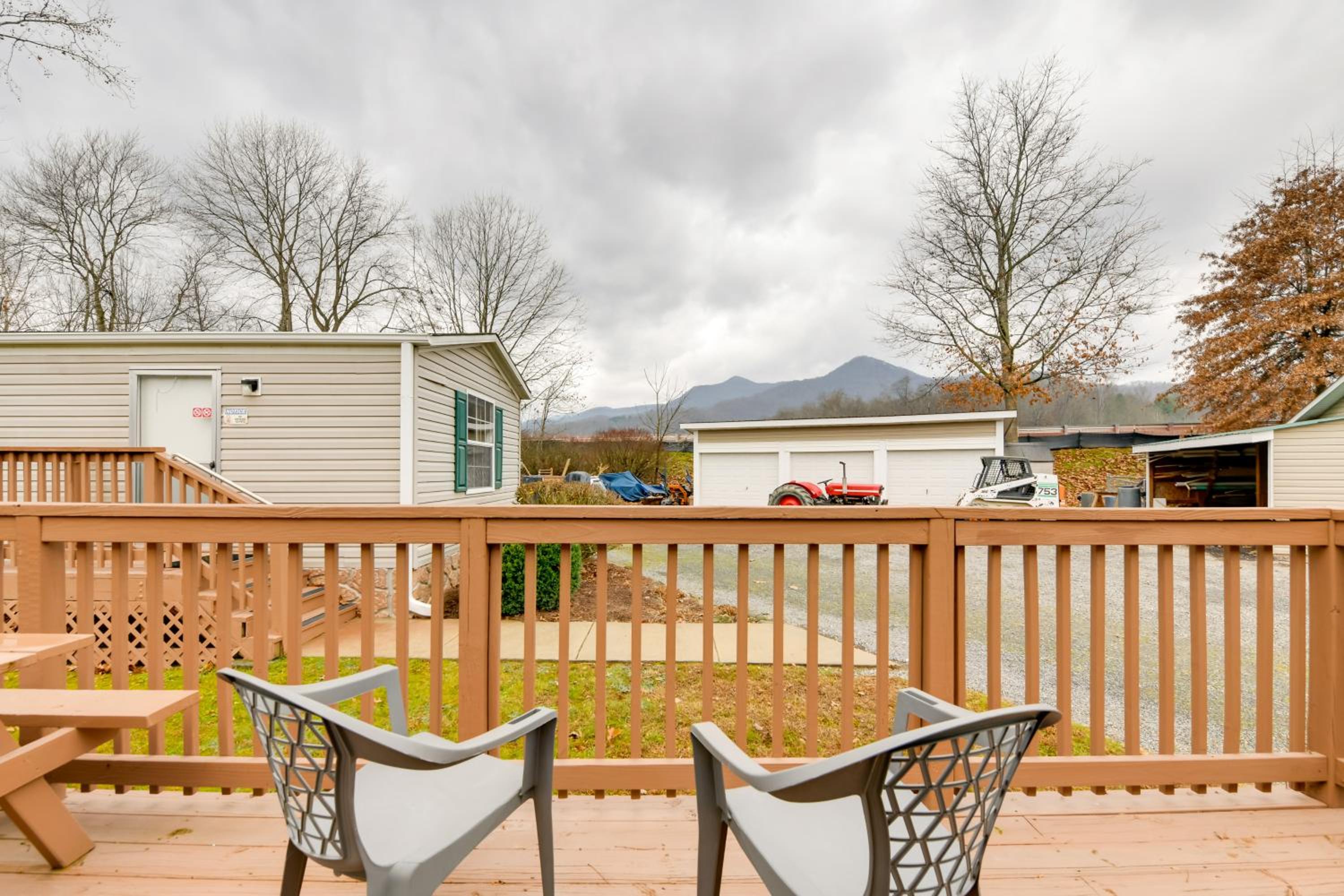 Blue Ridge Base Camp Resort Cabin in Waynesville