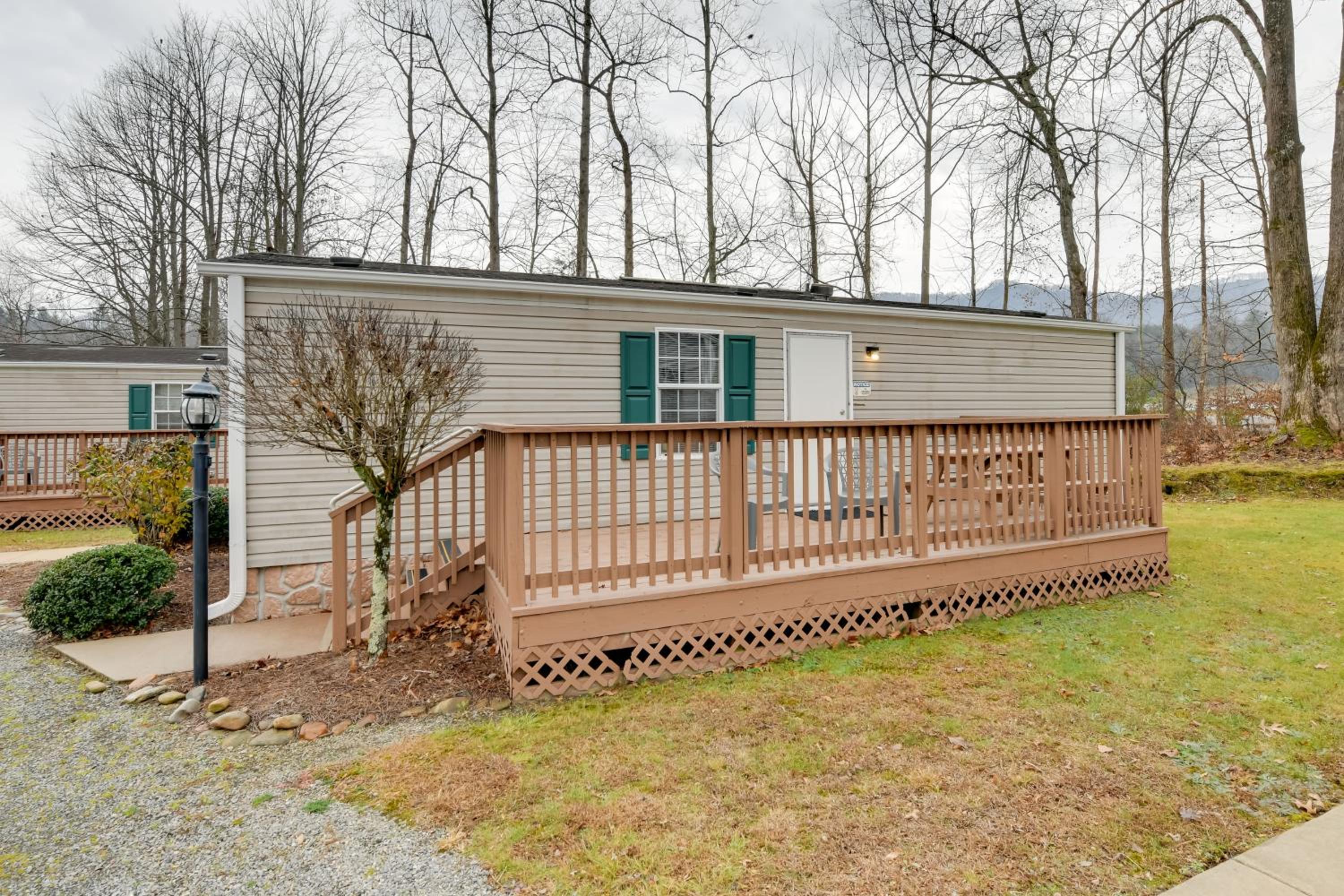 Blue Ridge Base Camp Resort Cabin in Waynesville
