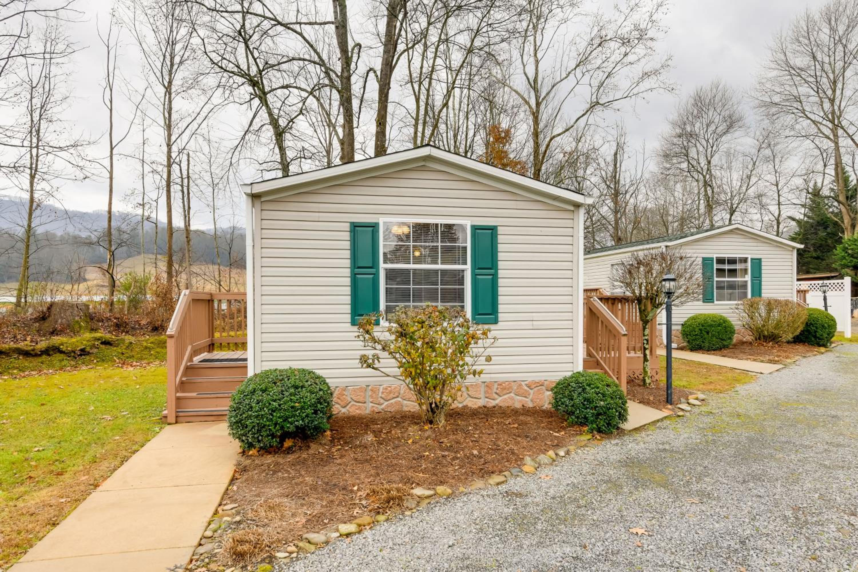 Blue Ridge Base Camp Resort Cabin in Waynesville