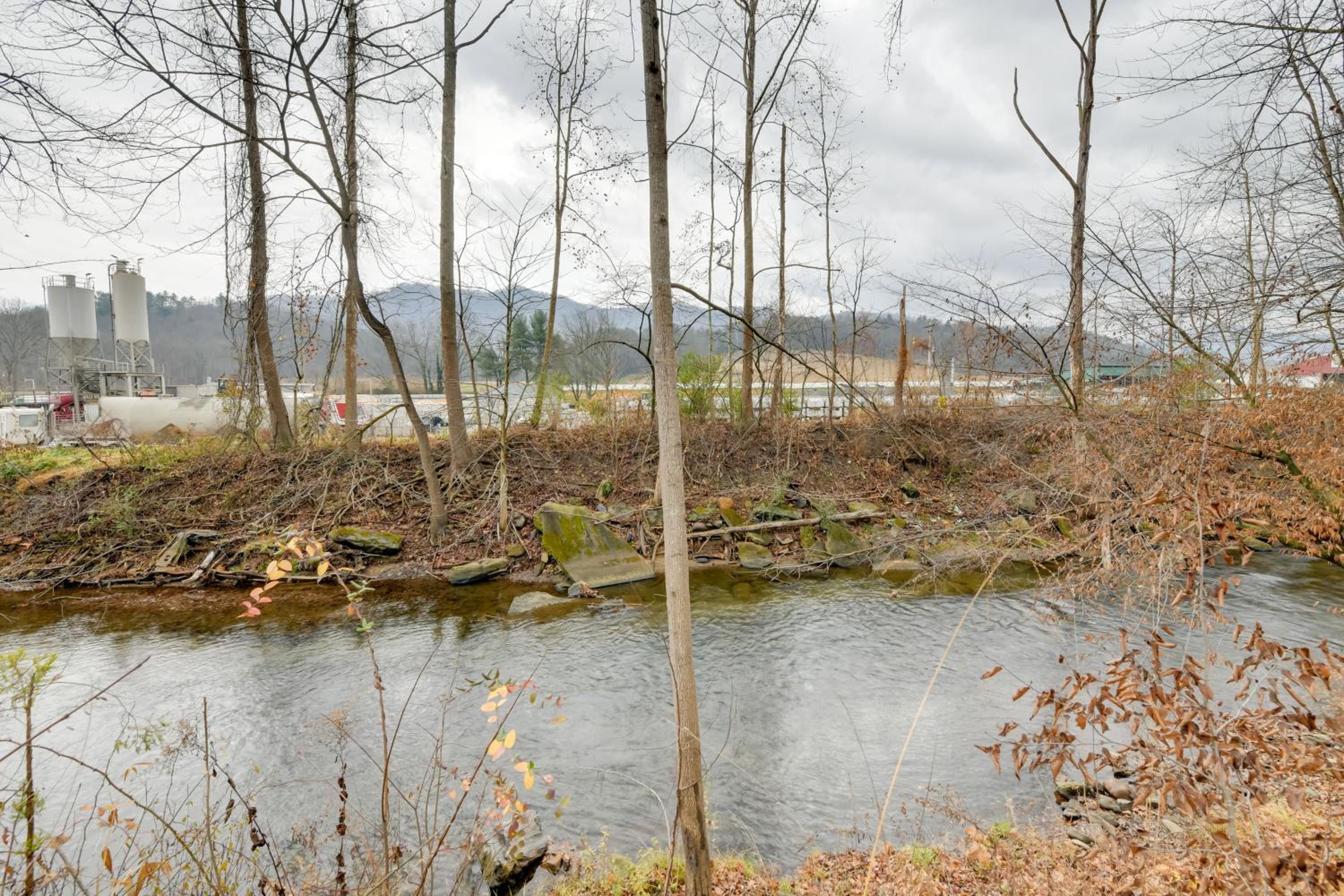 Blue Ridge Base Camp Resort Cabin in Waynesville