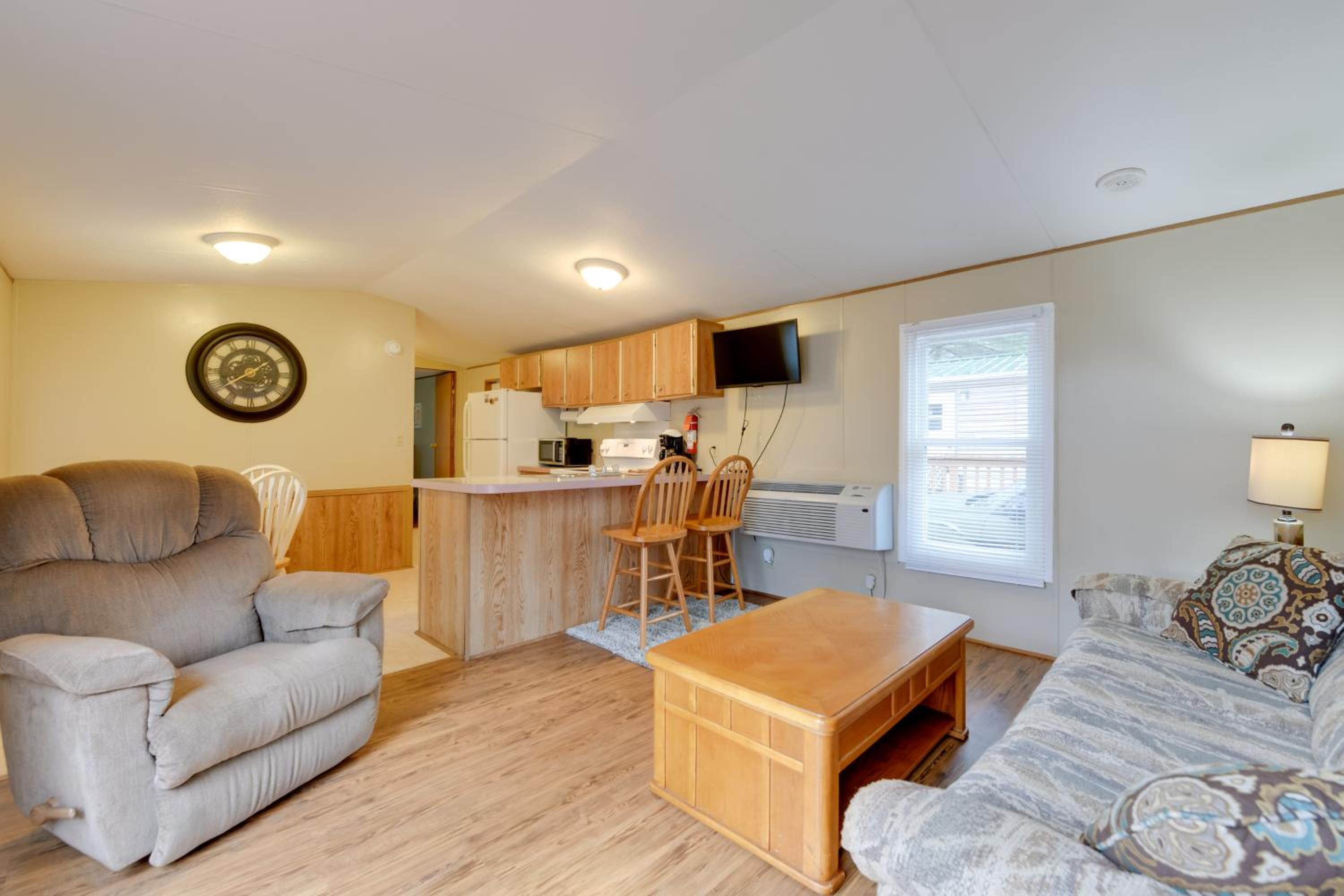 13 Mi to Slopes! Group-Friendly Blue Ridge Retreat