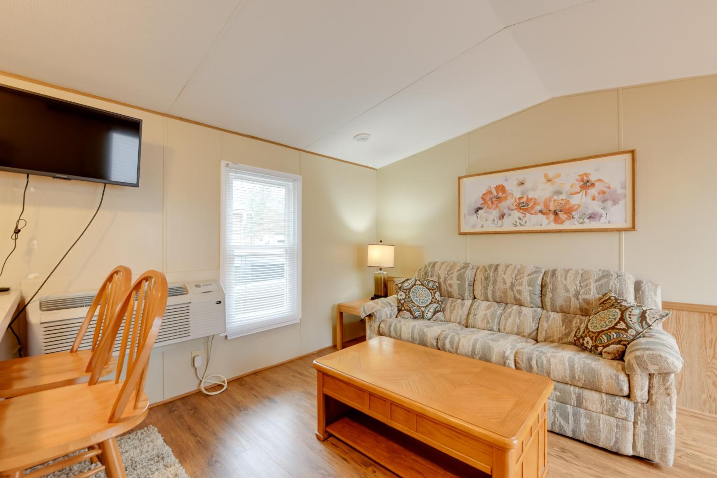 13 Mi to Slopes! Group-Friendly Blue Ridge Retreat