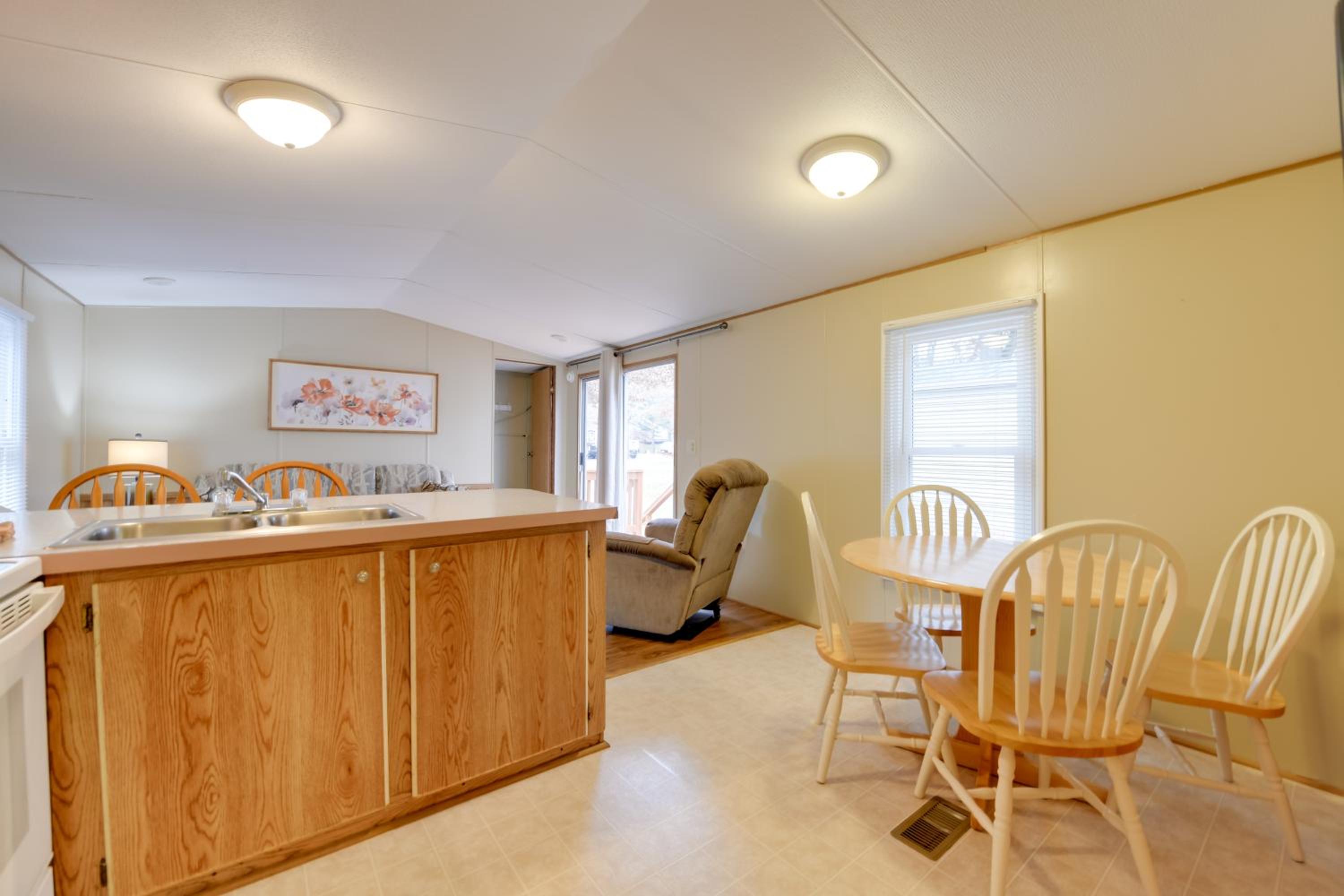13 Mi to Slopes! Group-Friendly Blue Ridge Retreat