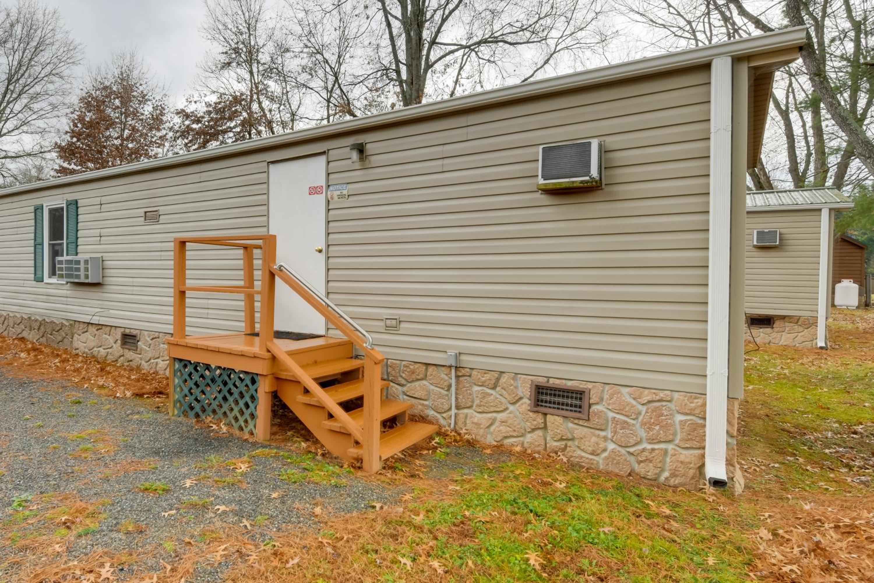 13 Mi to Slopes! Group-Friendly Blue Ridge Retreat