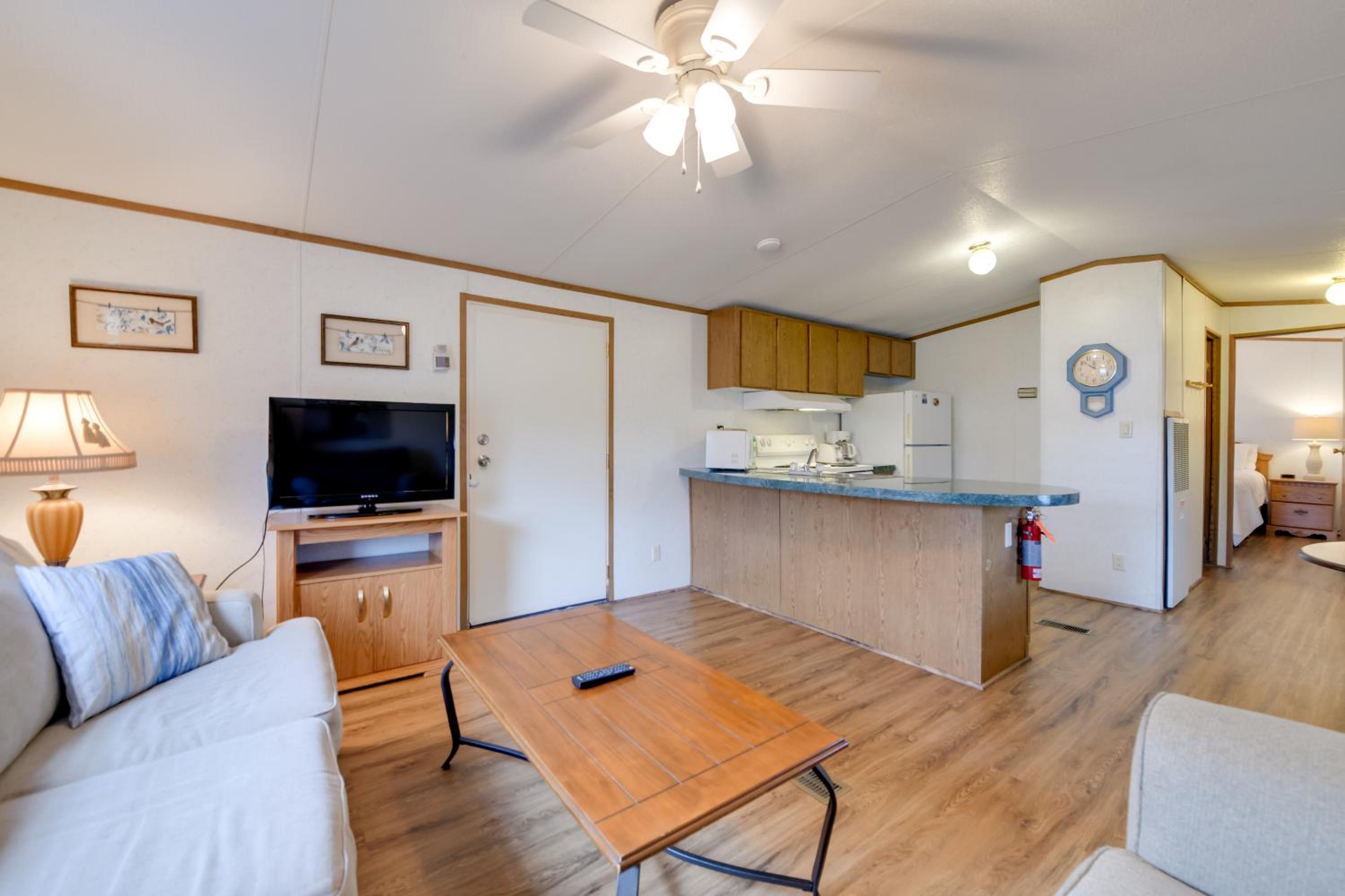 Blue Ridge Mtns Group Getaway with Hot Tub Access