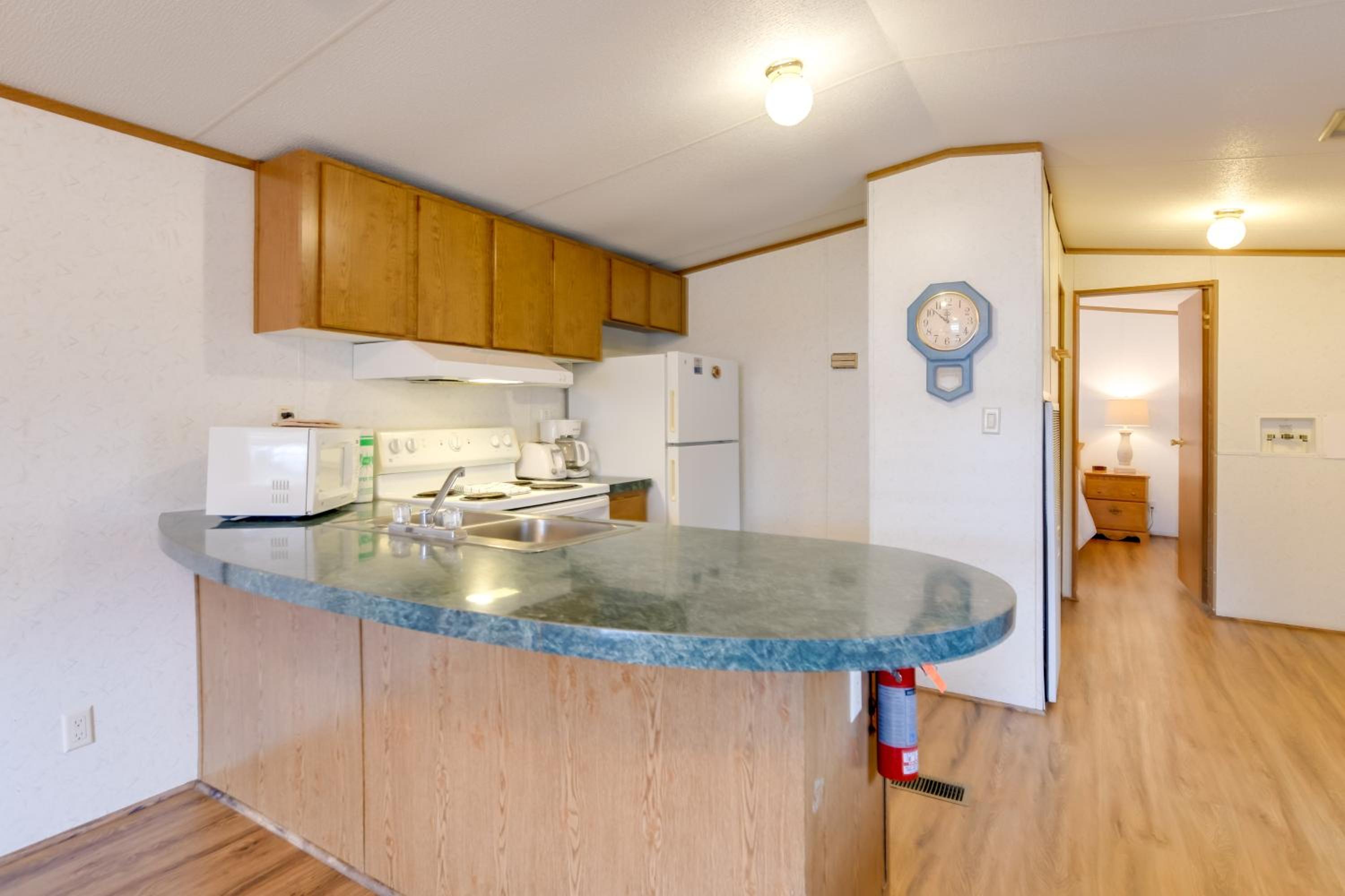 Blue Ridge Mtns Group Getaway with Hot Tub Access